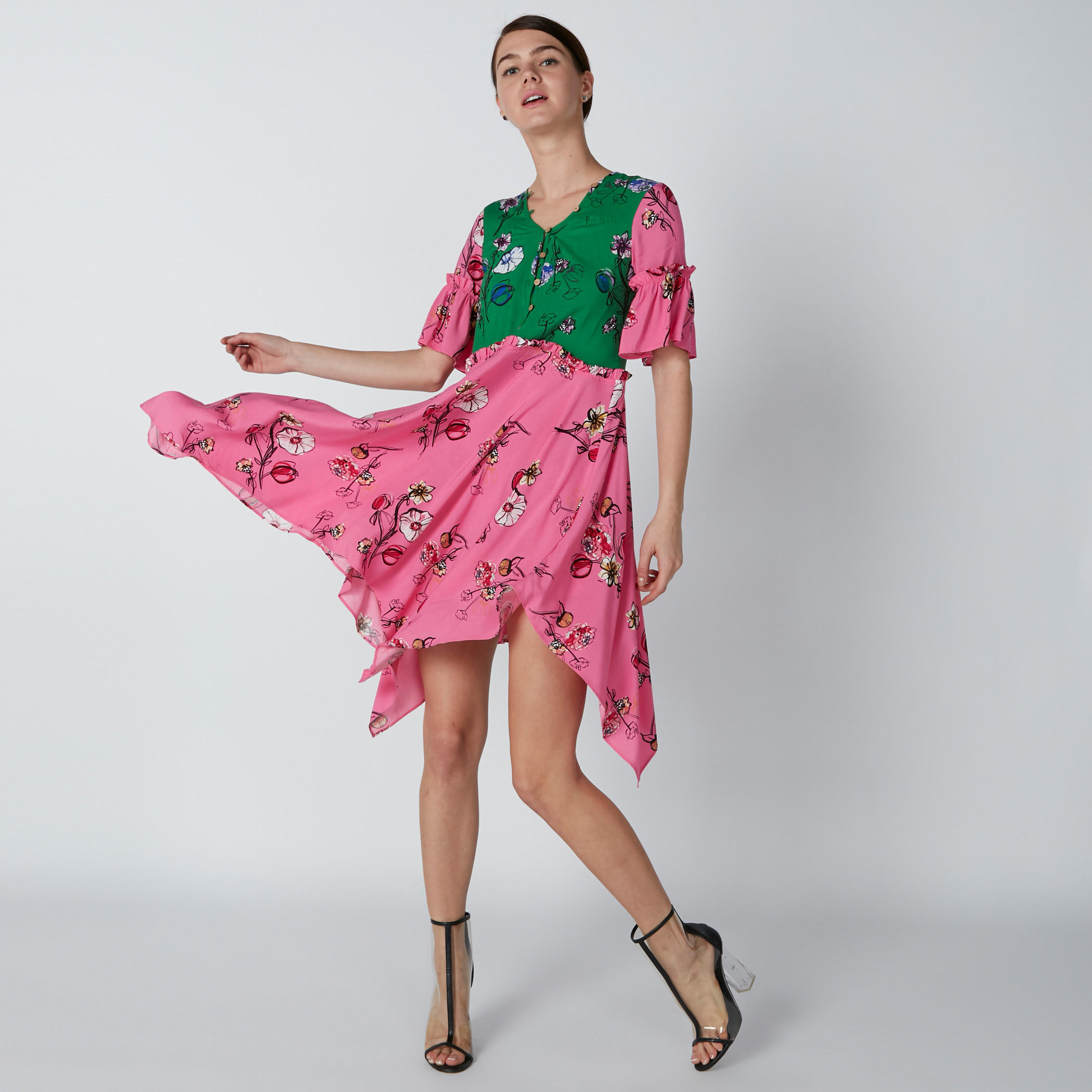 فستان بأكمام واسعة وحوّاف غير مستوية وطبعات زهرية من لي كوبر-women-clothing-dresses-image-1