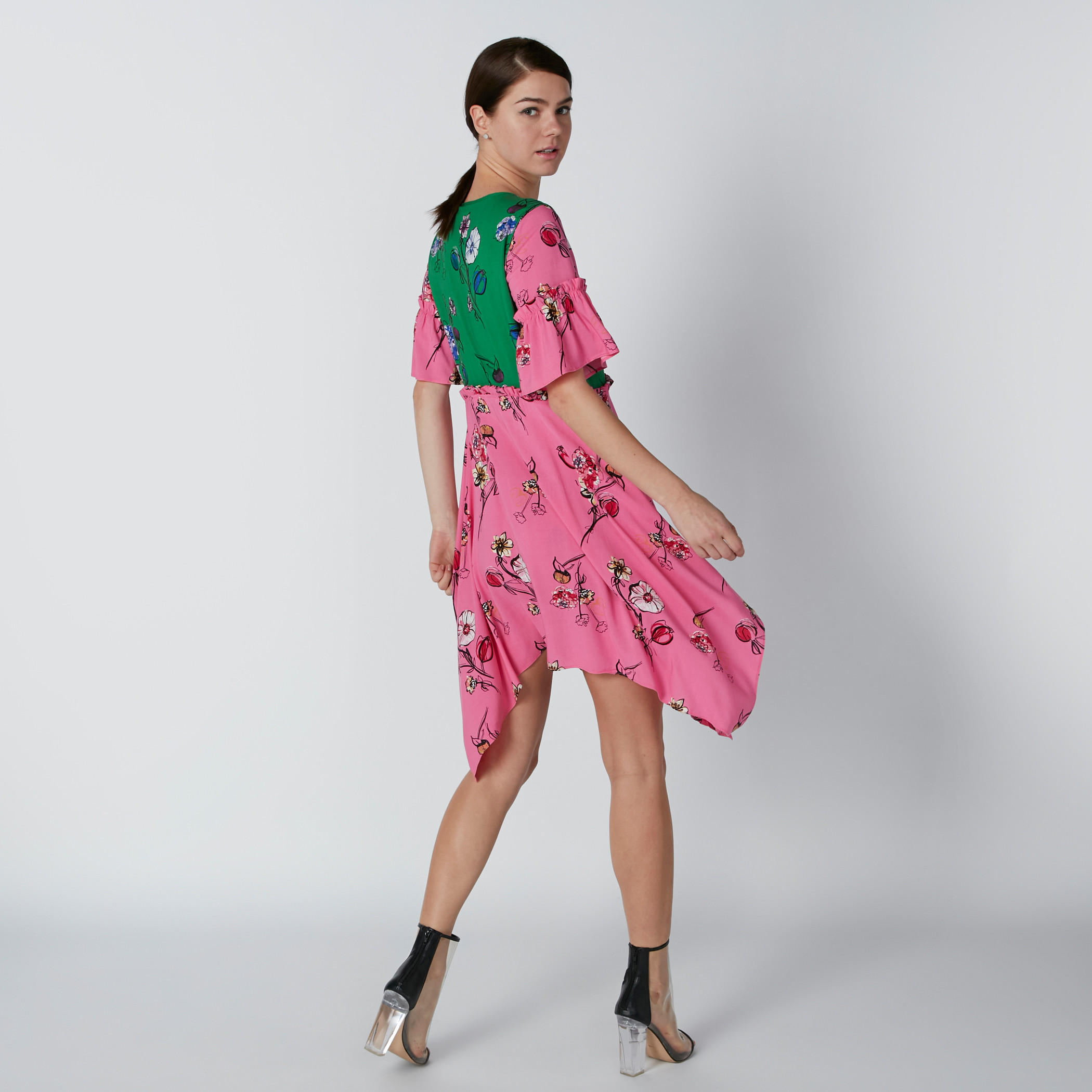 فستان بأكمام واسعة وحوّاف غير مستوية وطبعات زهرية من لي كوبر-women-clothing-dresses-image-2