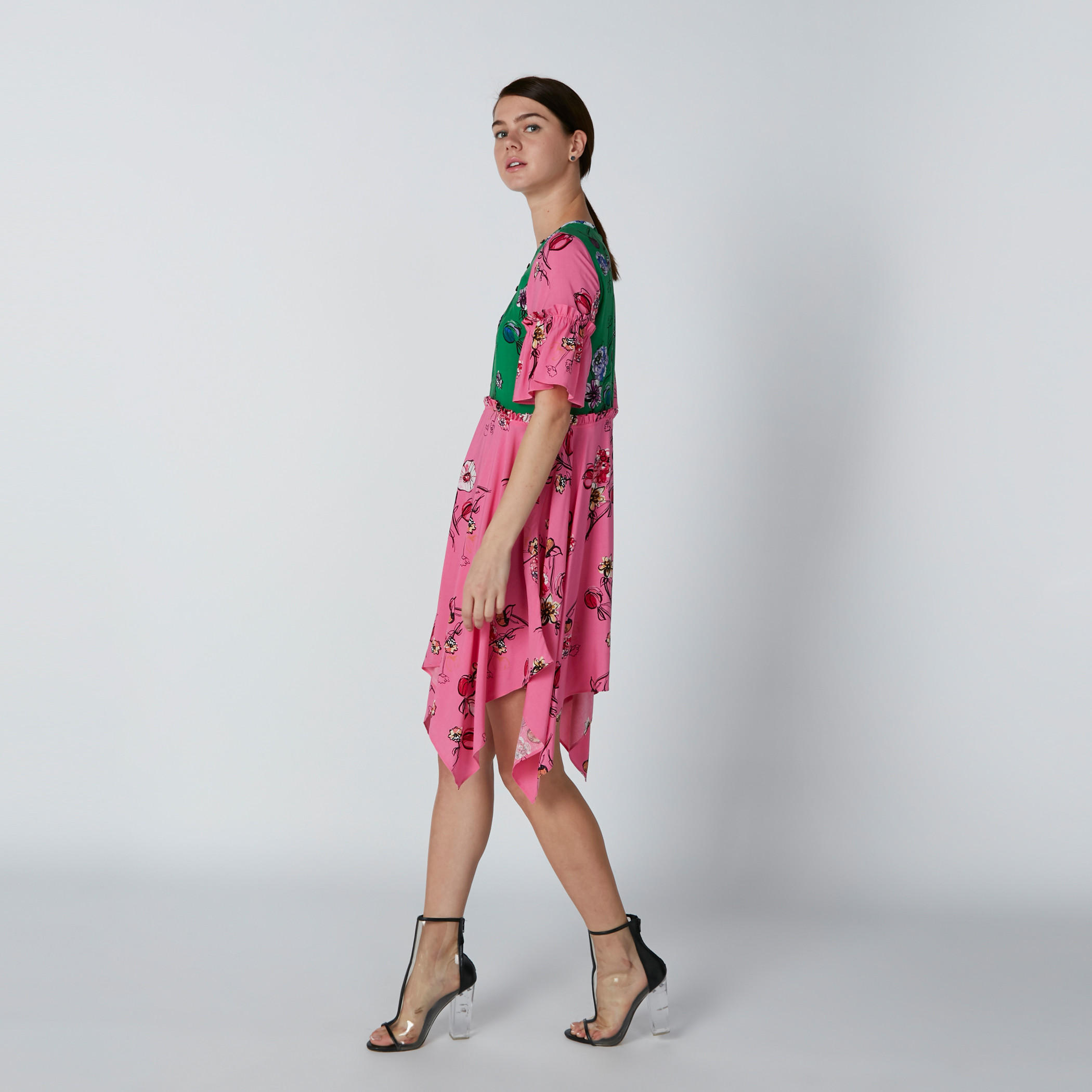 فستان بأكمام واسعة وحوّاف غير مستوية وطبعات زهرية من لي كوبر-women-clothing-dresses-image-3