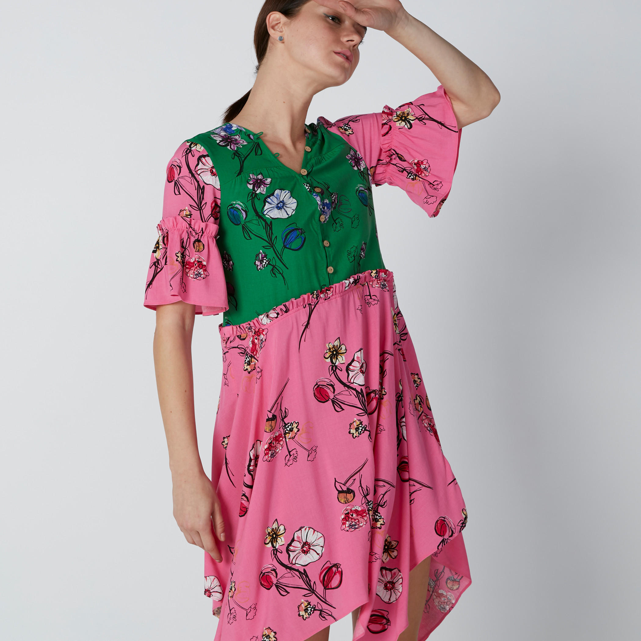 فستان بأكمام واسعة وحوّاف غير مستوية وطبعات زهرية من لي كوبر-women-clothing-dresses-image-4