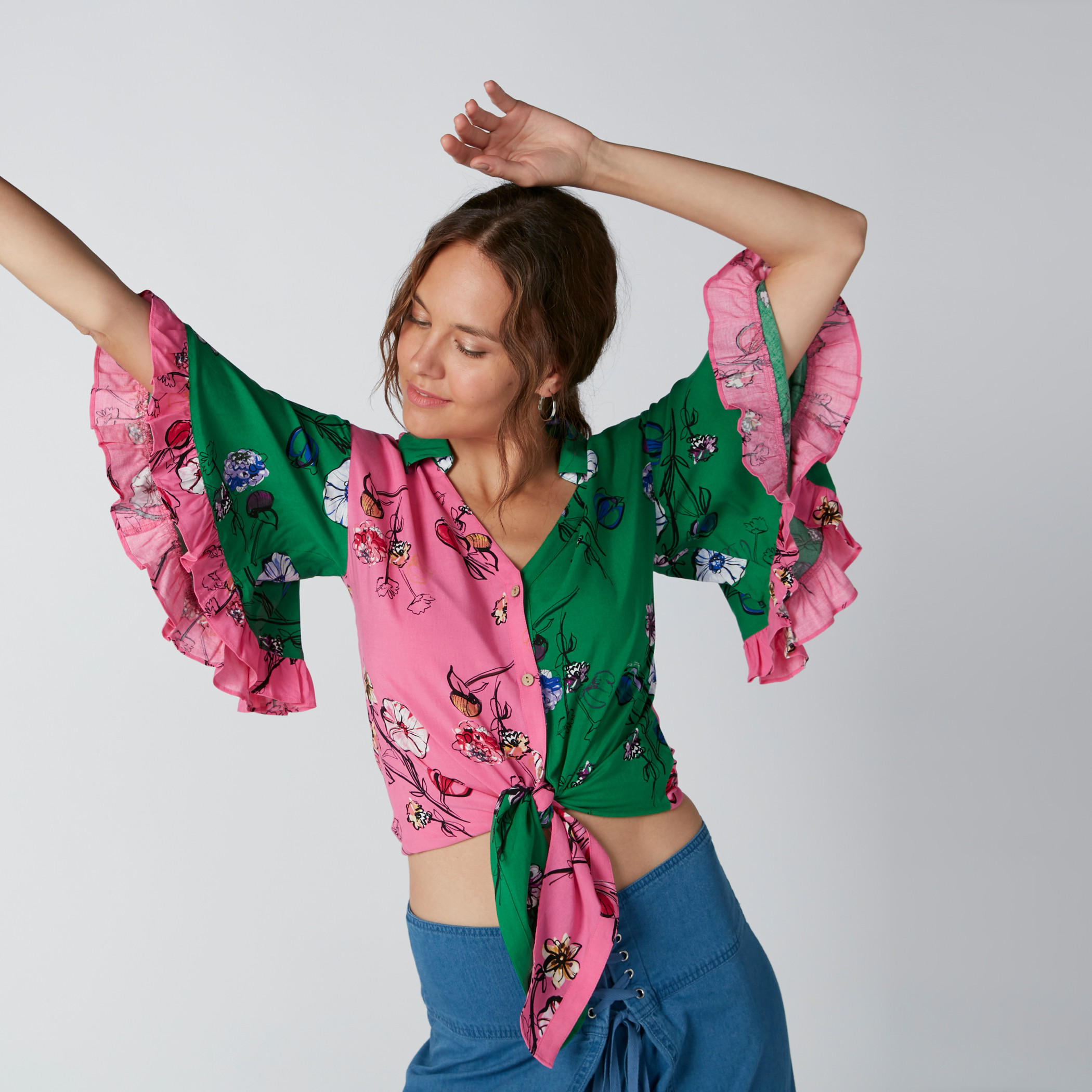 قميص قصير بطبعات زهرية من لي كوبر-women-clothing-shirtsandblouses-shirts-image-1