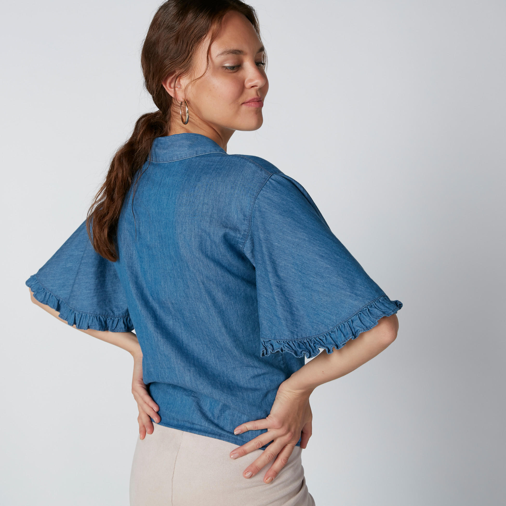 قميص بتفاصيل كشكش وعقدة من لي كوبر-women-clothing-shirtsandblouses-shirts-image-2