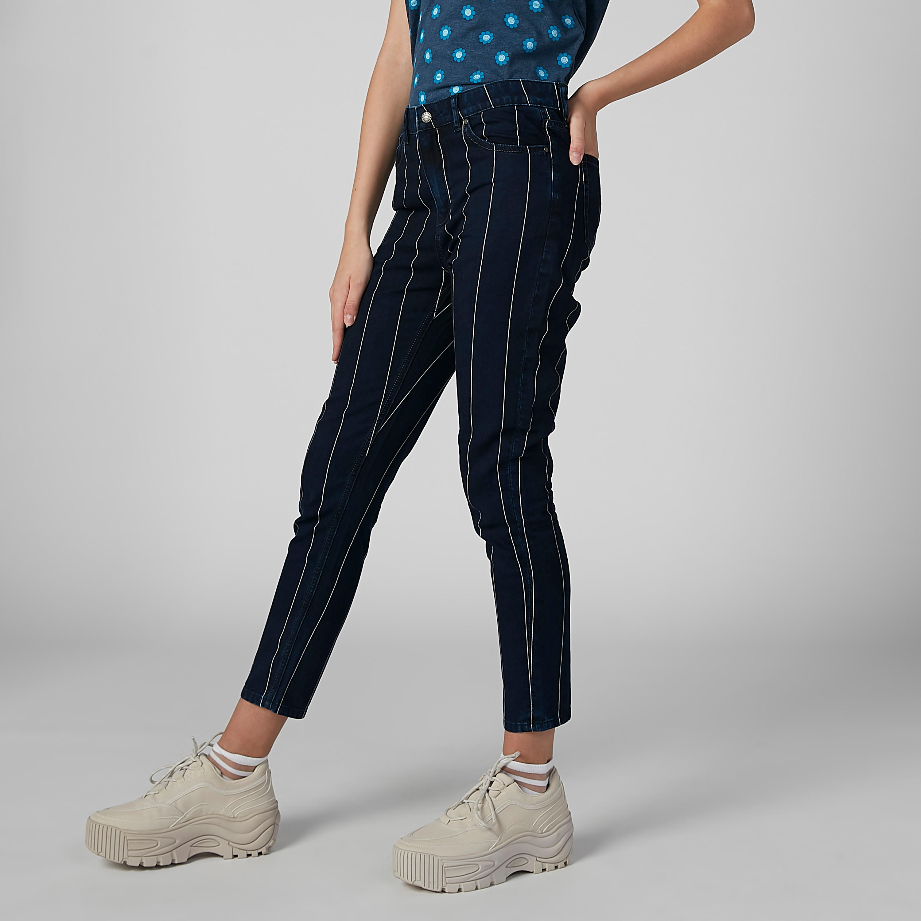 بنطال جينز مقلم بجيوب وحلقات للحزام من لي كوبر-women-clothing-bottoms-jeans-image-4