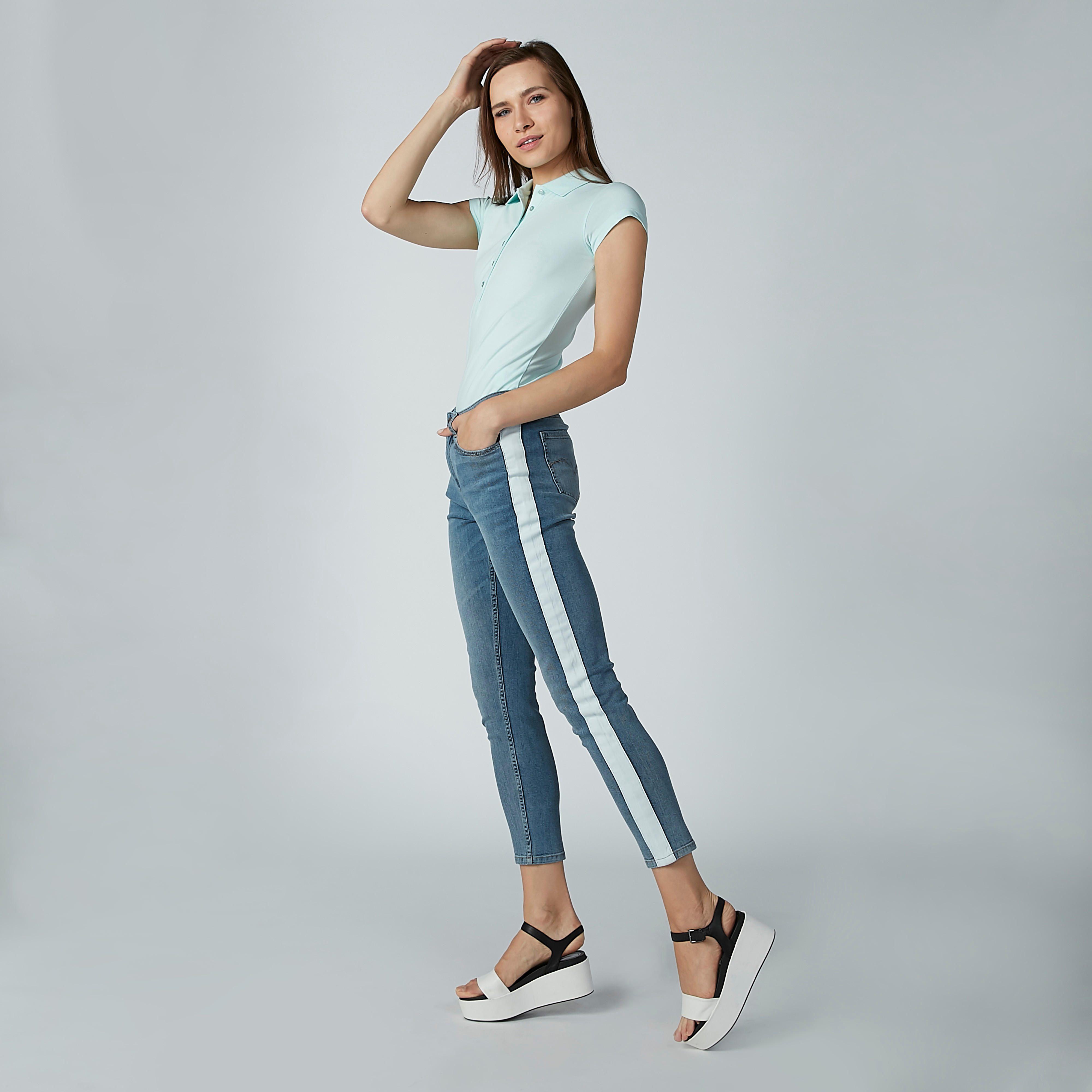 بنطال جينز قصير بخط جانبي وجيوب من لي كوبر-women-clothing-bottoms-jeans-image-2