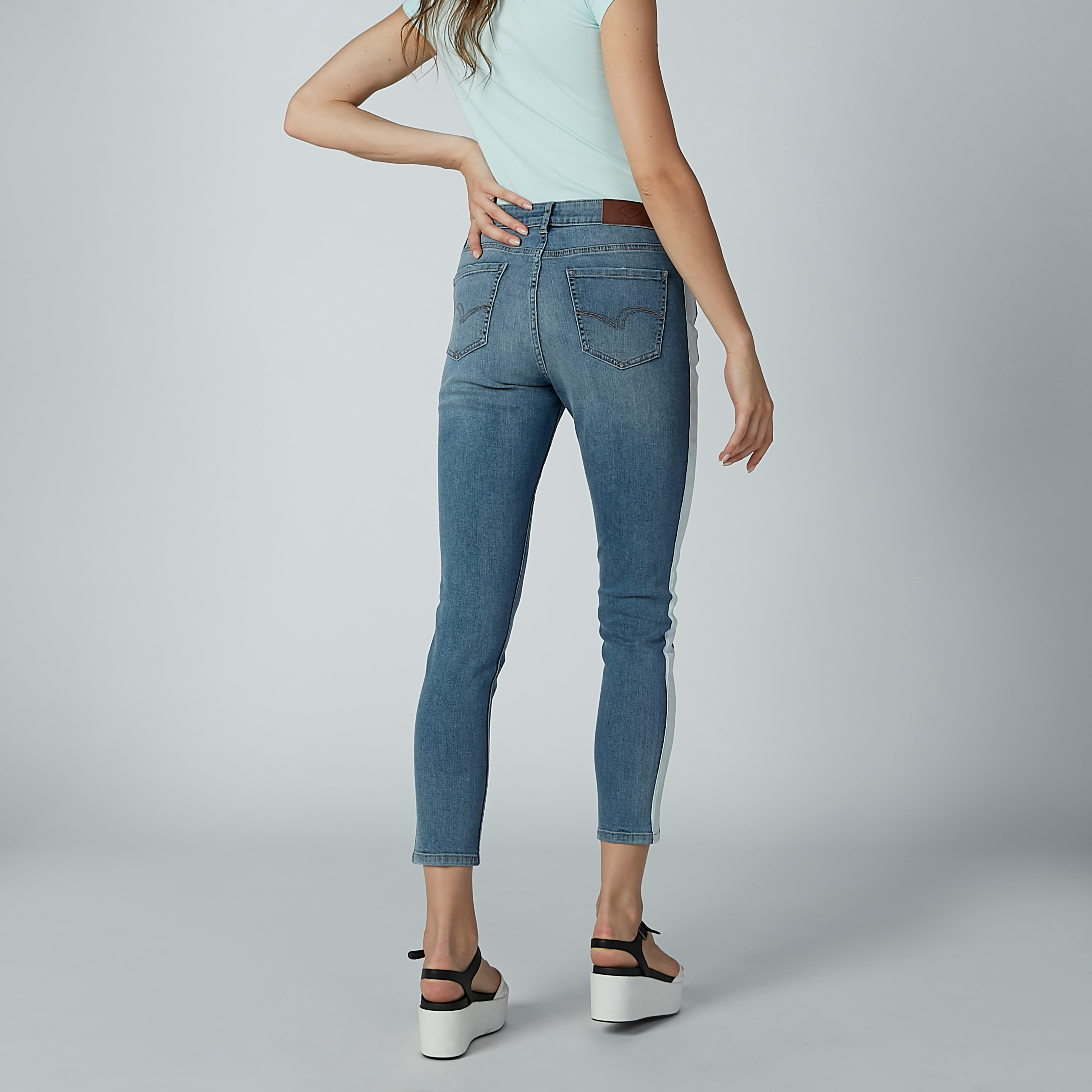 بنطال جينز قصير بخط جانبي وجيوب من لي كوبر-women-clothing-bottoms-jeans-image-4