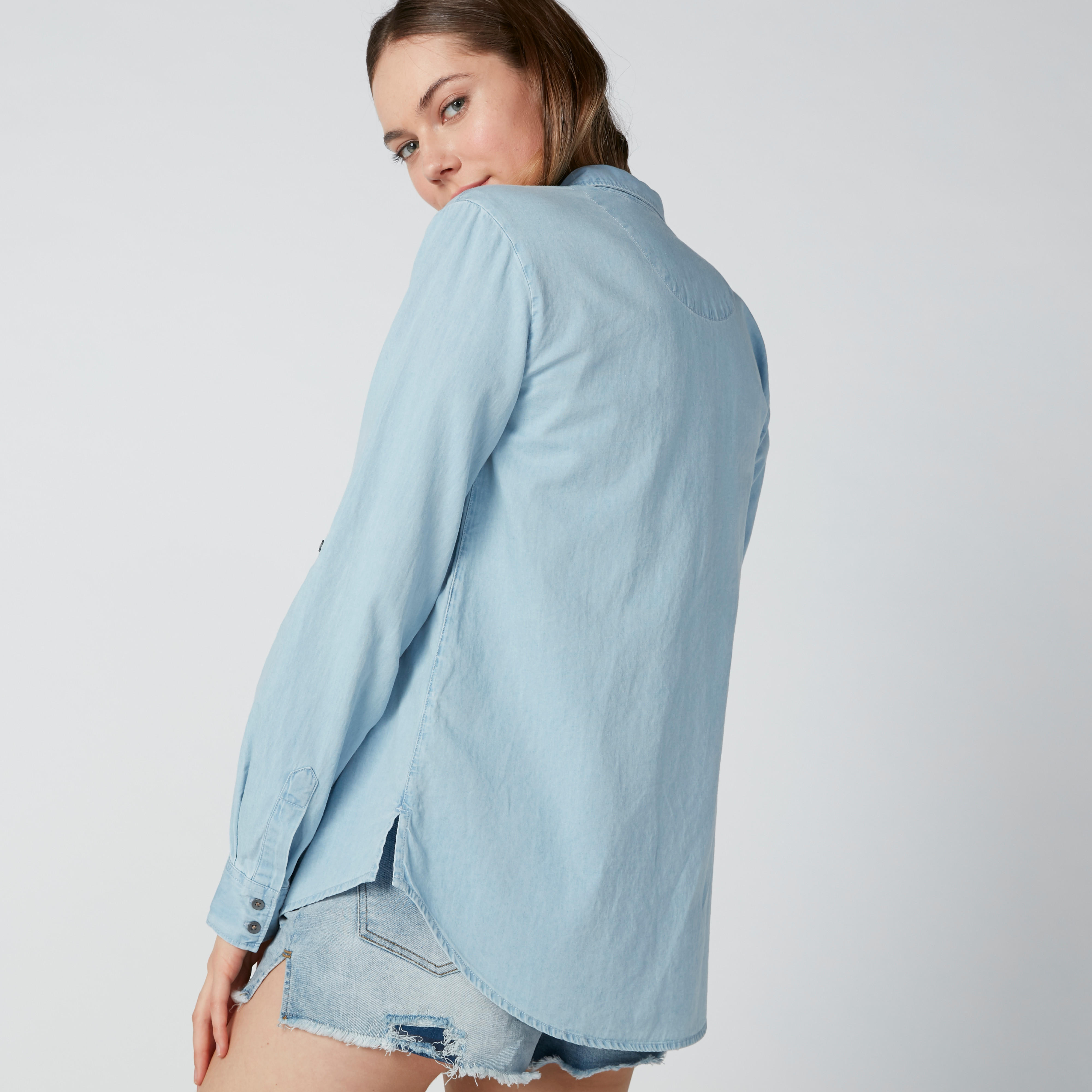قميص بياقة عاديّة وأكمام طويلة وجيوب من لي كوبر-women-clothing-shirtsandblouses-shirts-image-2