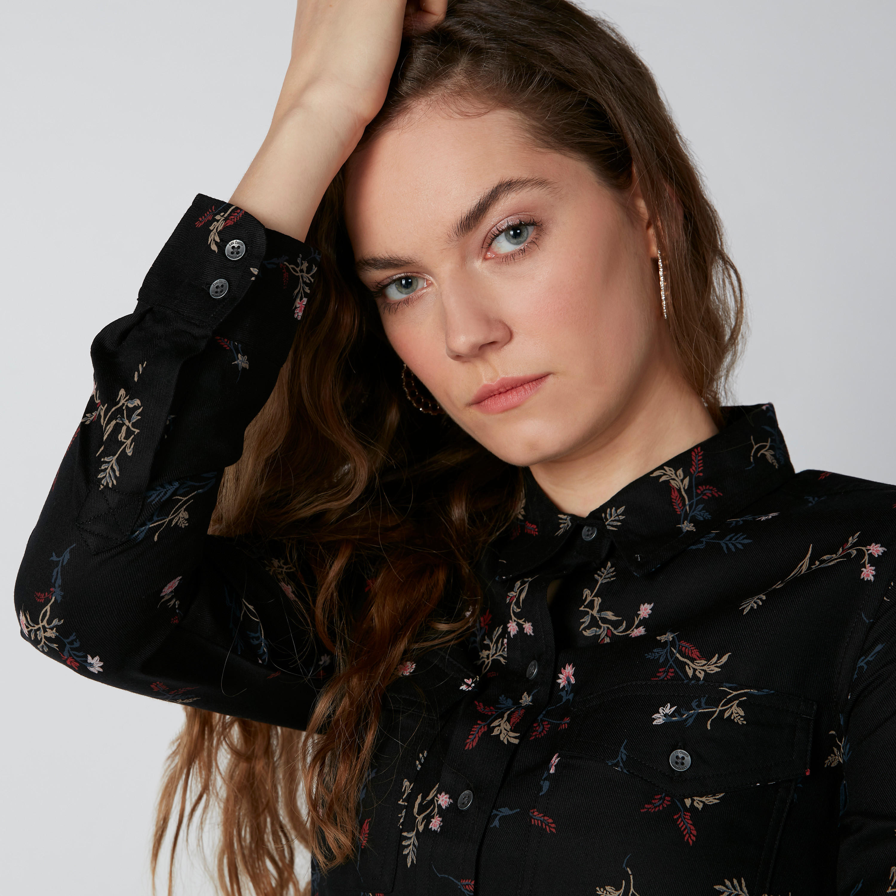 قميص بأكمام طويلة وطبعات زهرية من لي كوبر-women-clothing-shirtsandblouses-shirts-image-6