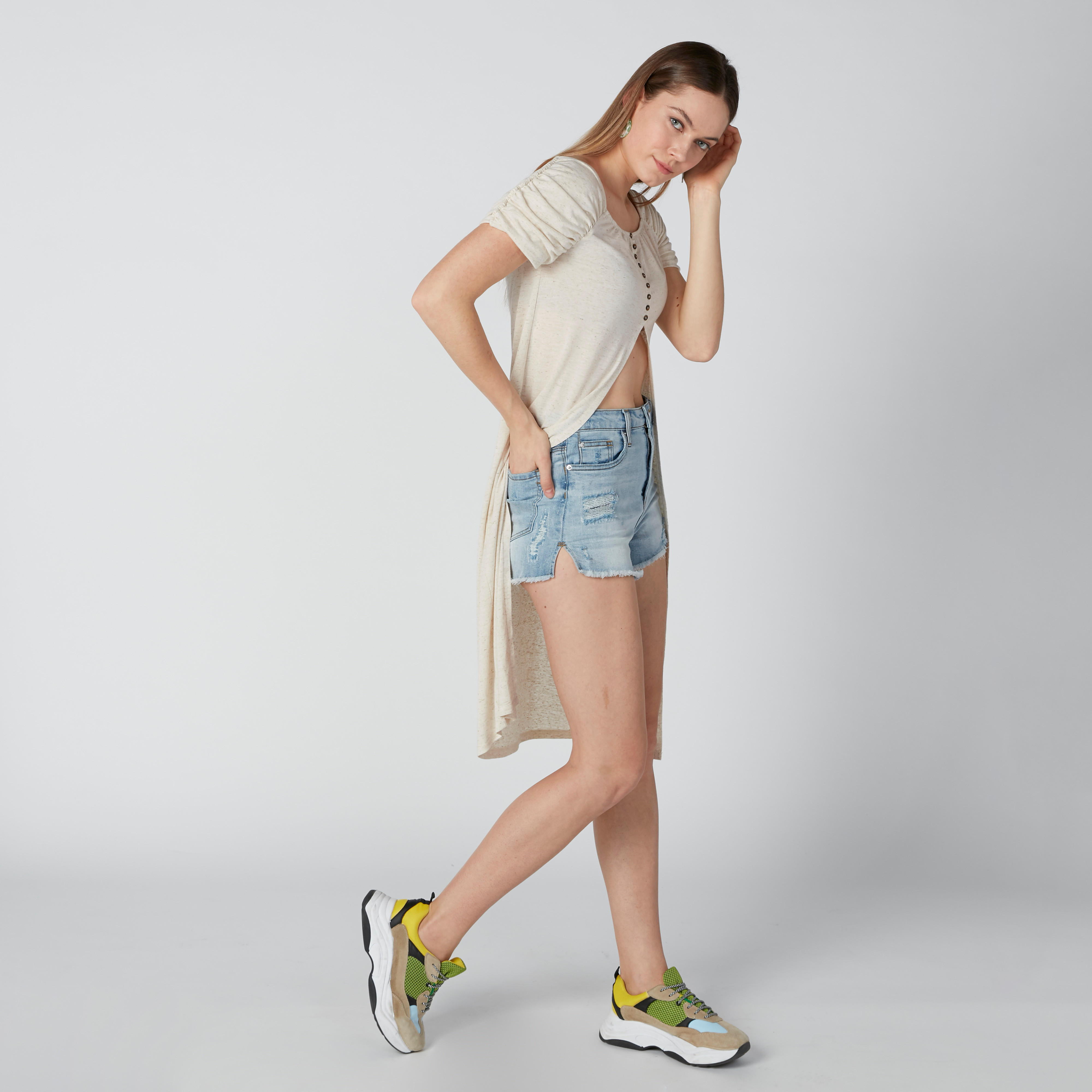 بلوزة مستدامة طويلة بياقة قارب وأزرار-women-clothing-shirtsandblouses-blouses-image-4
