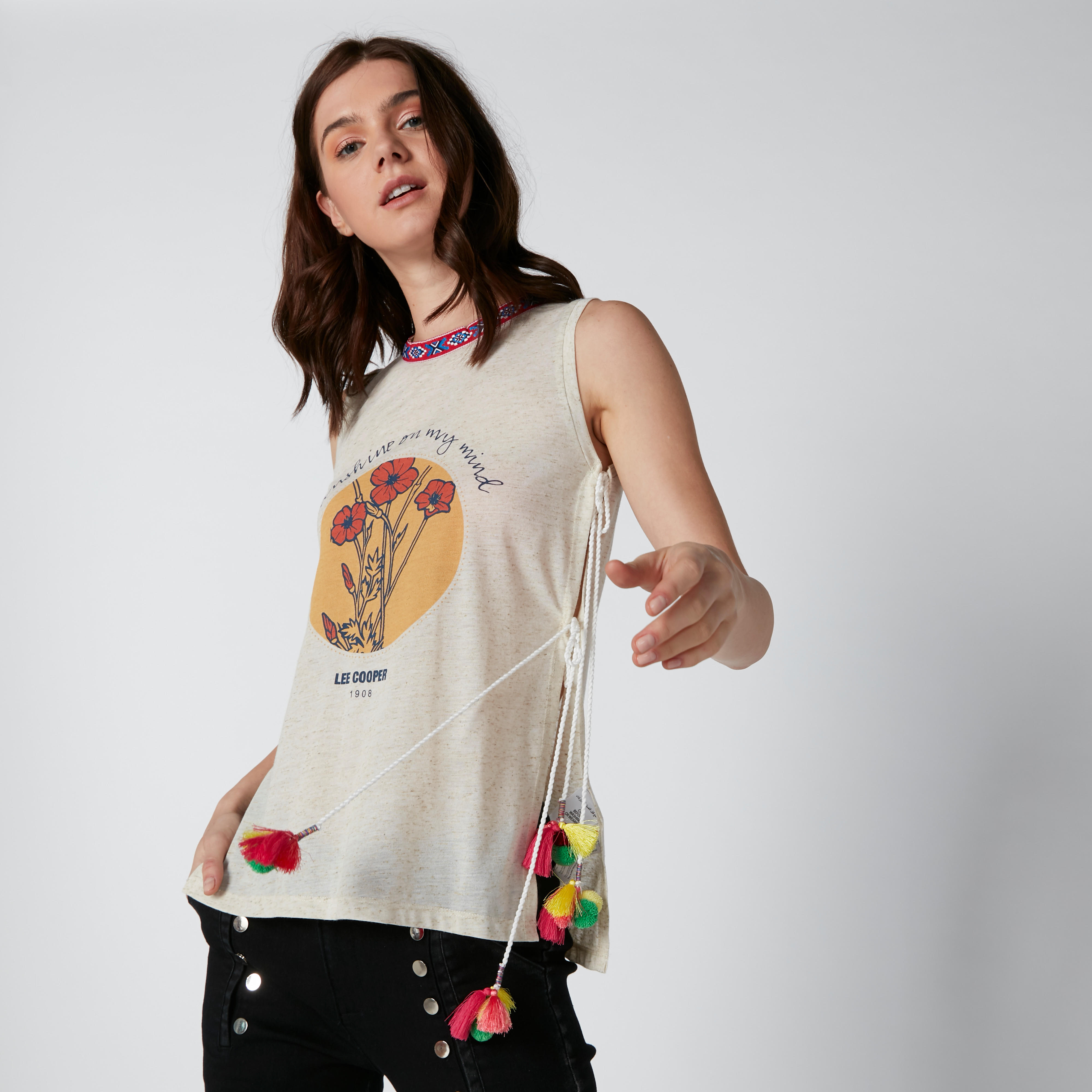 تيشيرت مستدام دون أكمام بطبعات من لي كوبر -women-clothing-tshirts-image-2