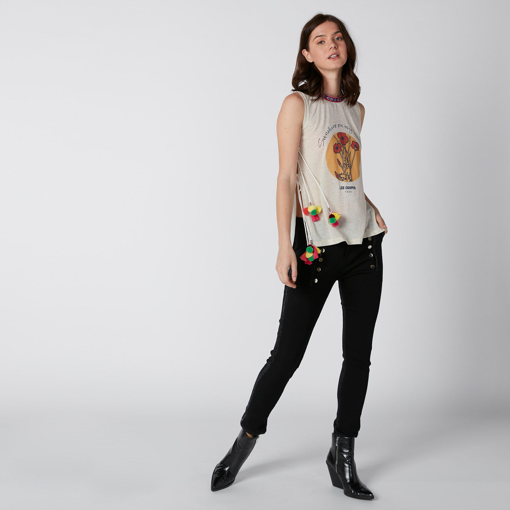 تيشيرت مستدام دون أكمام بطبعات من لي كوبر -women-clothing-tshirts-image-1