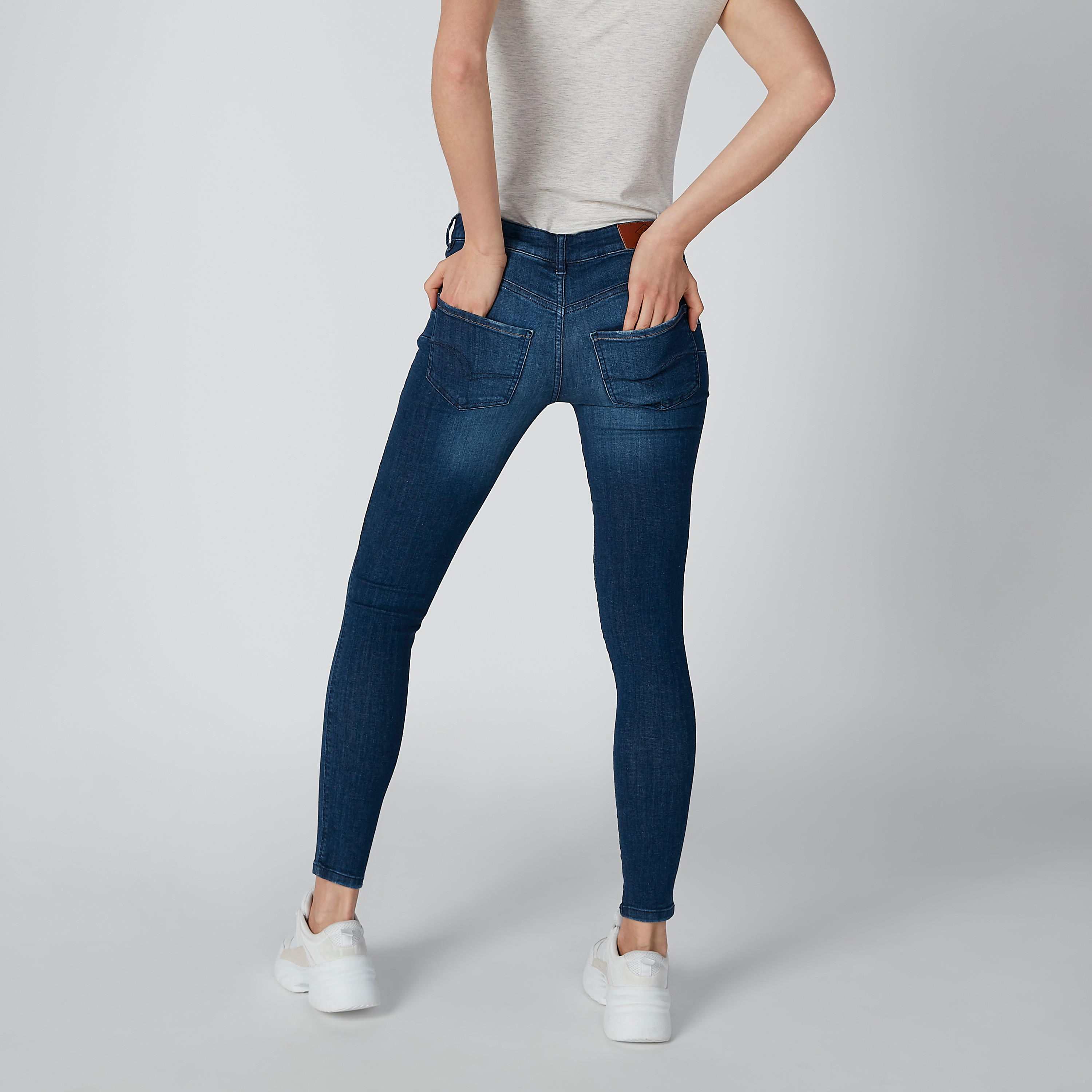 بنطال جينز ممزّق بجيوب من لي كوبر-women-clothing-bottoms-jeans-image-2