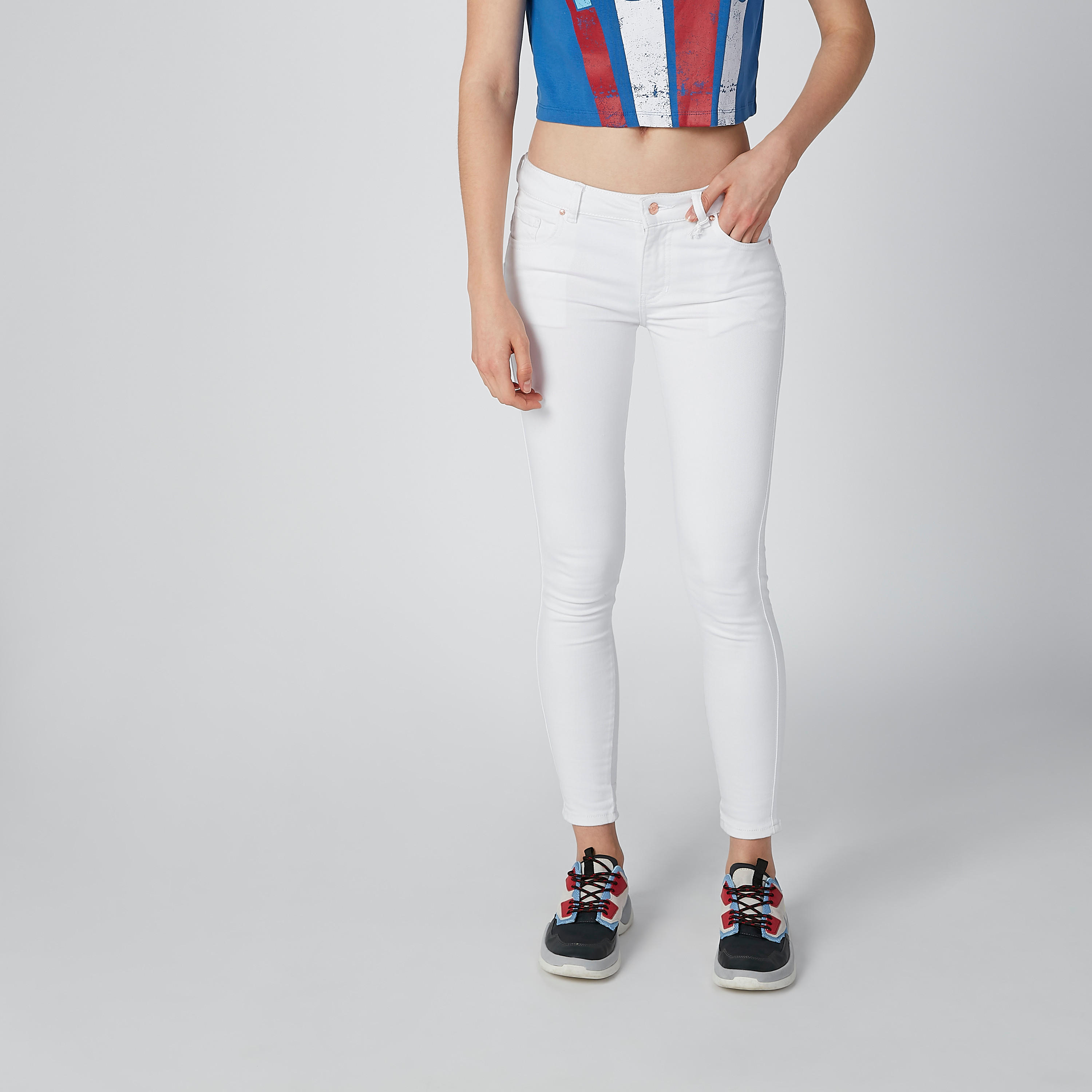 بنطال جيز سادة طويل بجيوب وحلقات للحزام من لي كوبر-women-clothing-bottoms-jeans-image-1