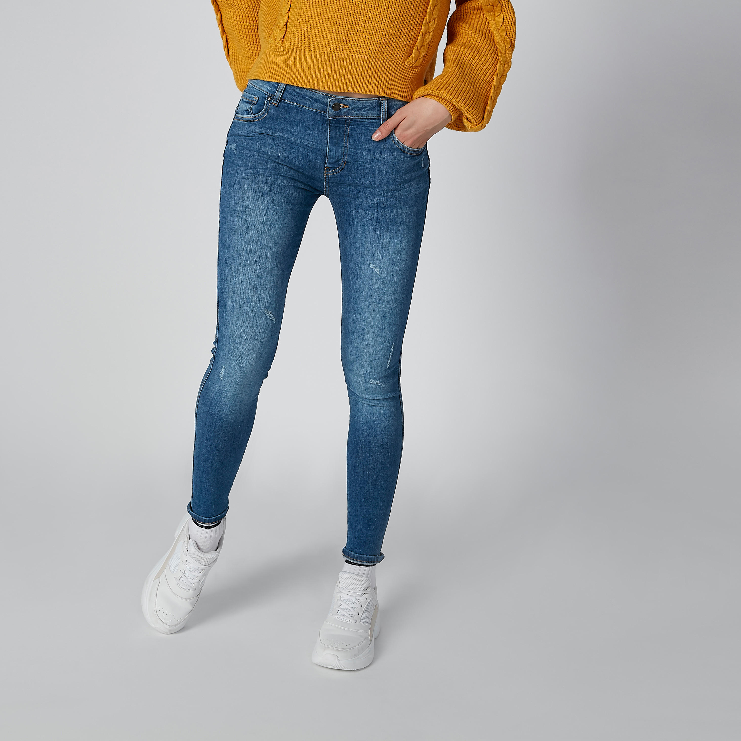 بنطال جينز طويل ممزق بجيوب من لي كوبر-women-clothing-bottoms-jeans-image-1