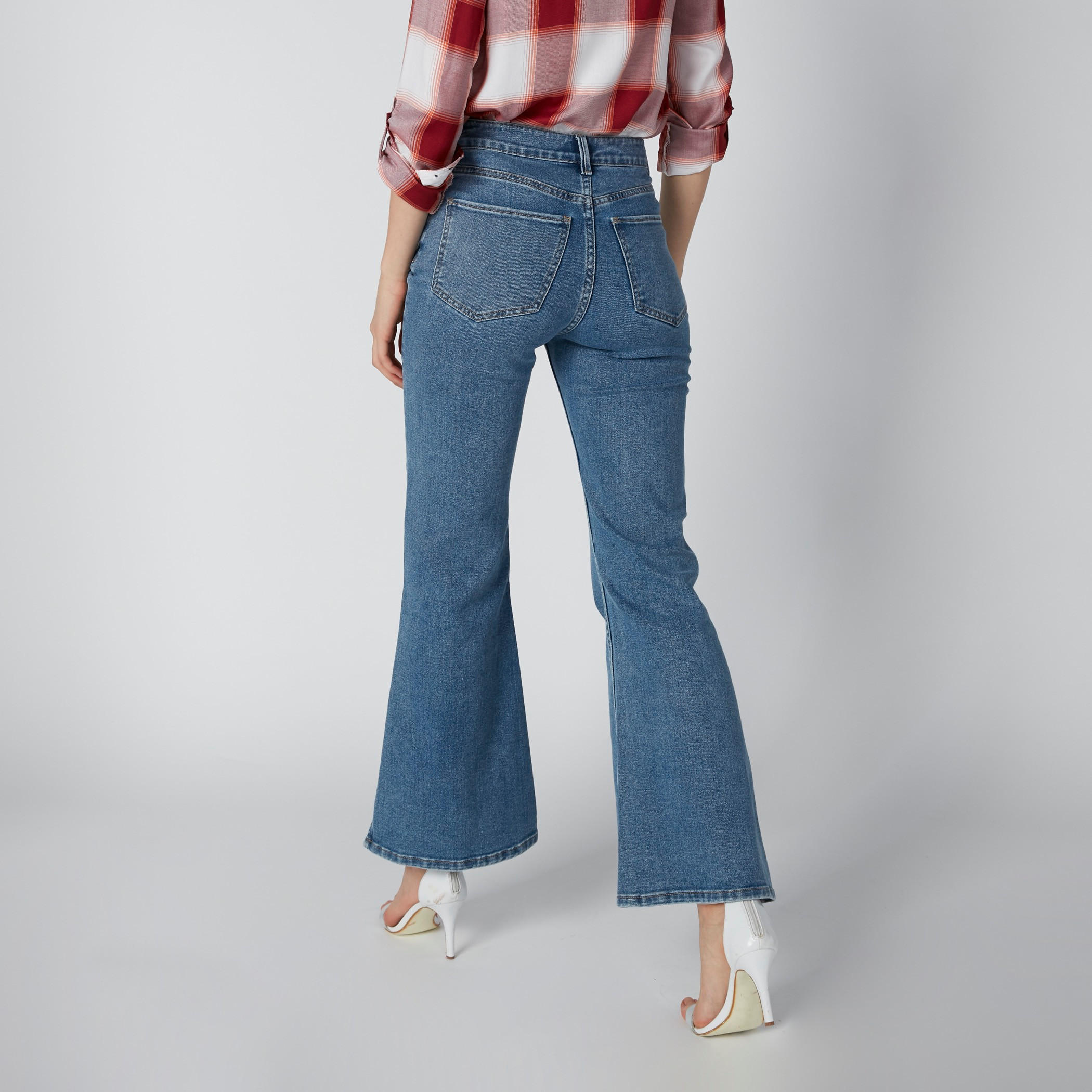 بنطلون مستدام جينز بخصر مرتفع-women-clothing-bottoms-jeans-image-4