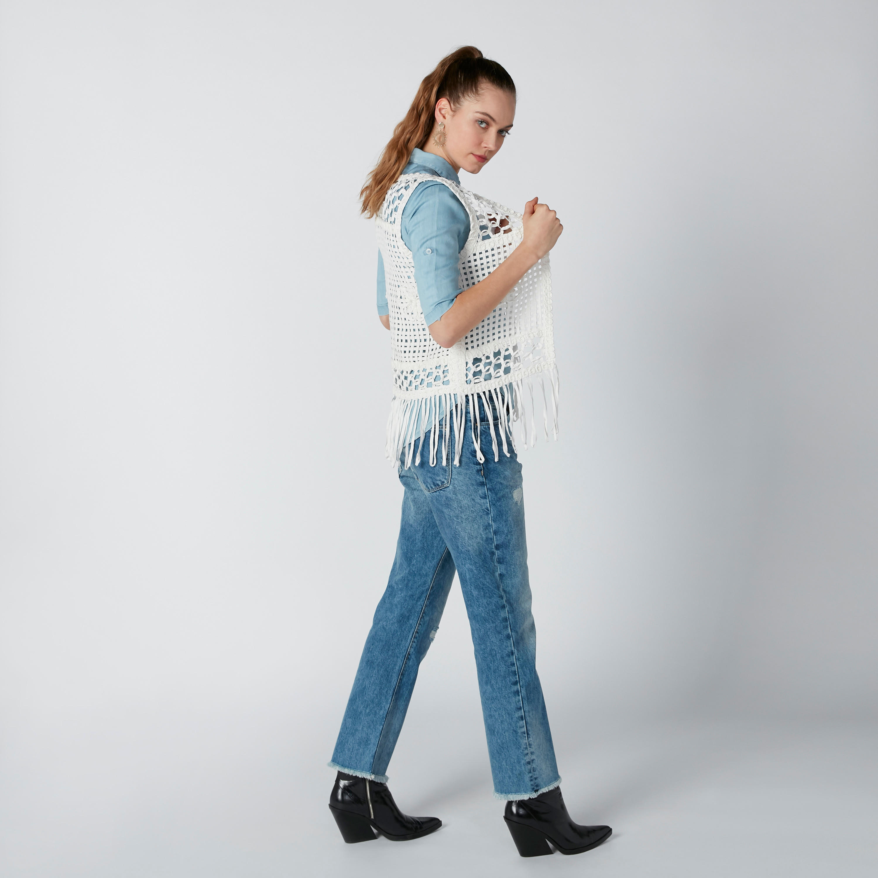 بلوزة كروشيه دون أكمام مفتوحة من الأمام من لي كوبر-women-winterwear-cardigansandjumpers-cardigans-image-1