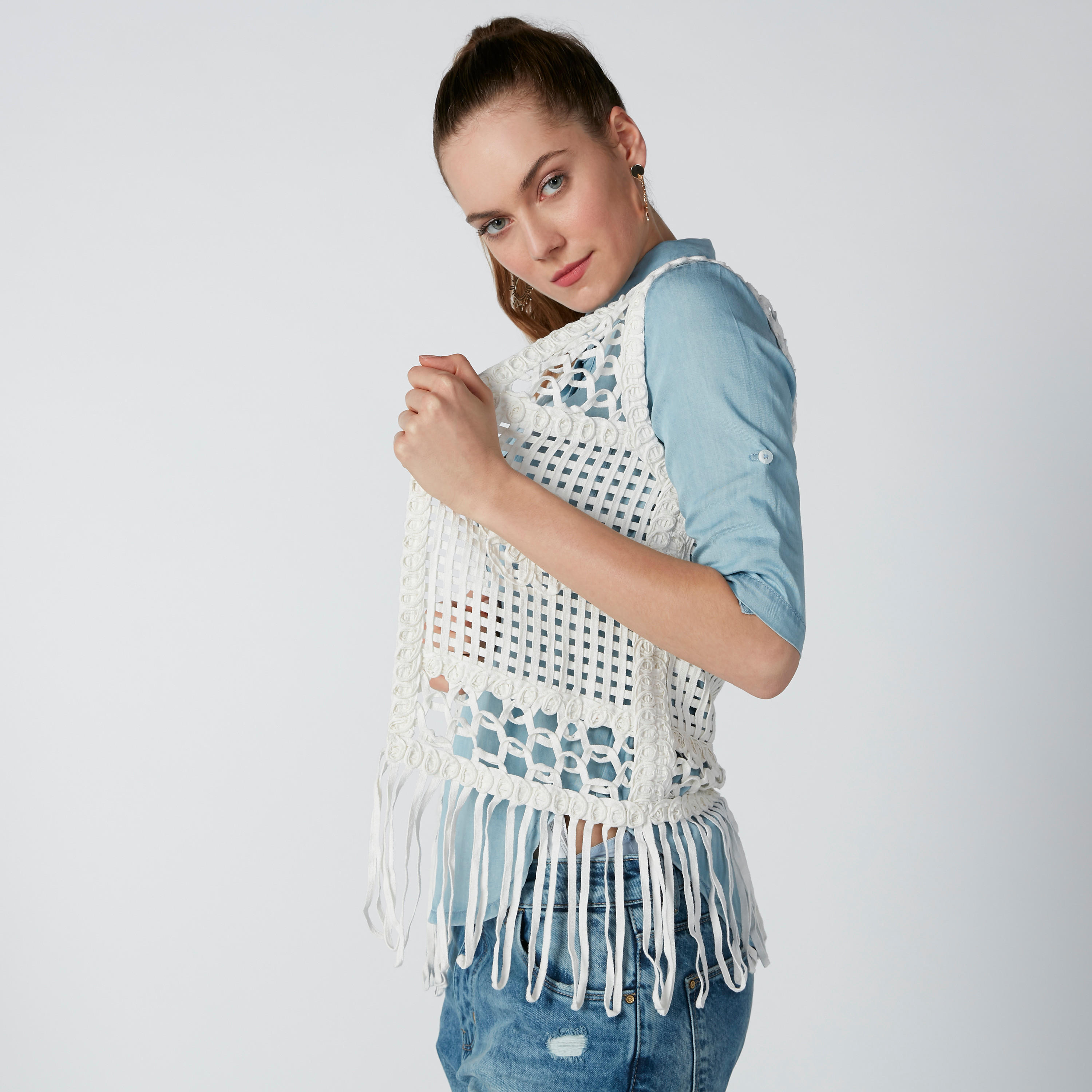 بلوزة كروشيه دون أكمام مفتوحة من الأمام من لي كوبر-women-winterwear-cardigansandjumpers-cardigans-image-4