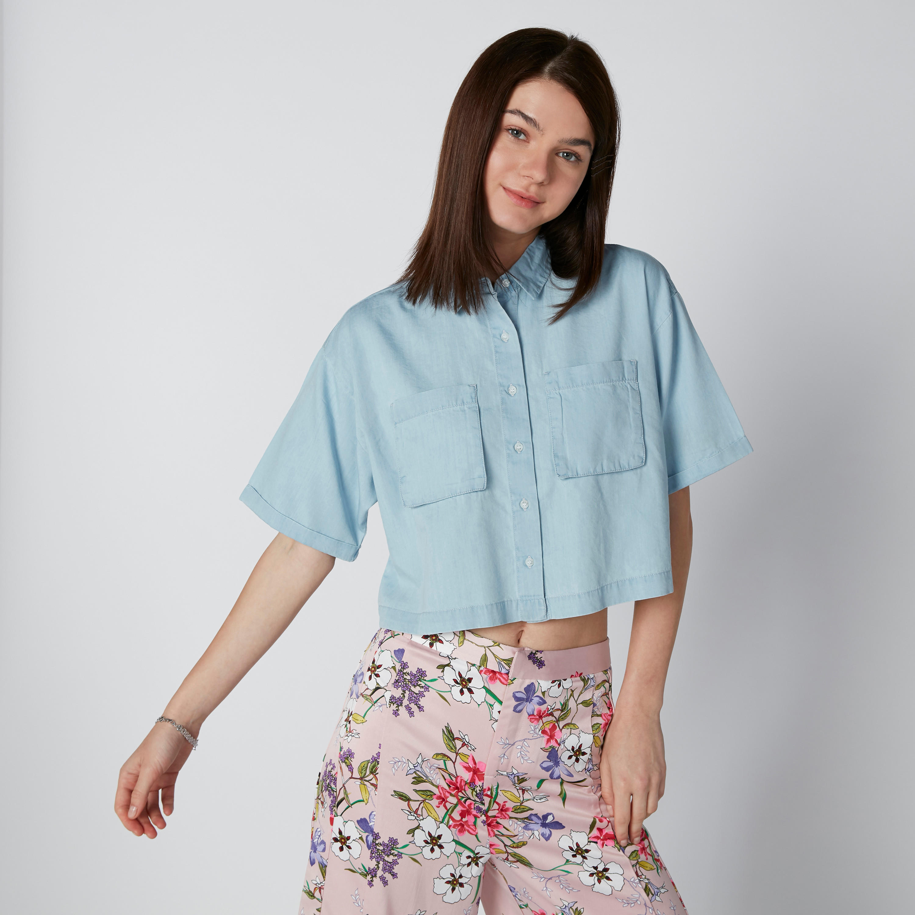 قميص مستدام واسع بأكمام قصيرة وجيوب -women-clothing-shirtsandblouses-shirts-image-1