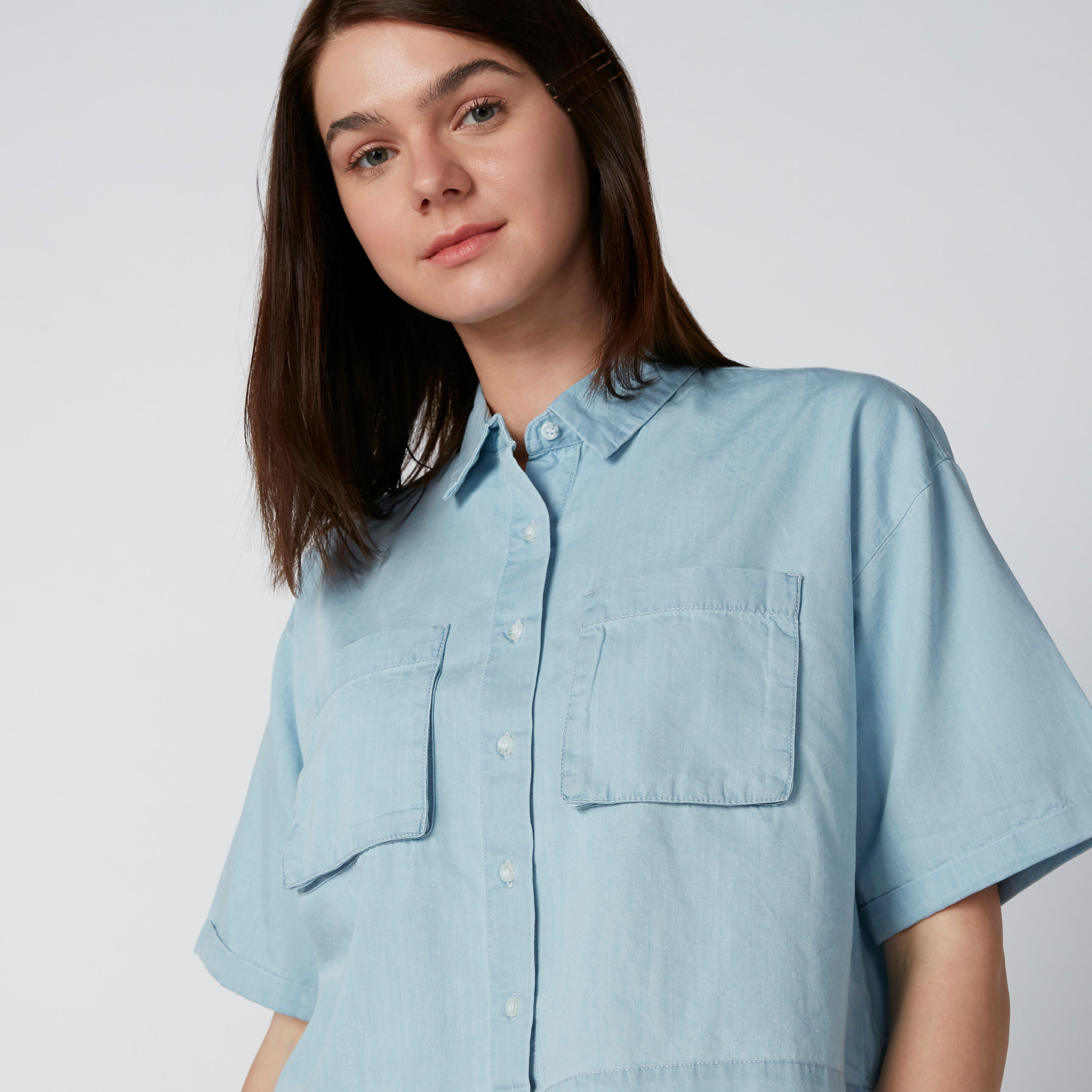 قميص مستدام واسع بأكمام قصيرة وجيوب -women-clothing-shirtsandblouses-shirts-image-2