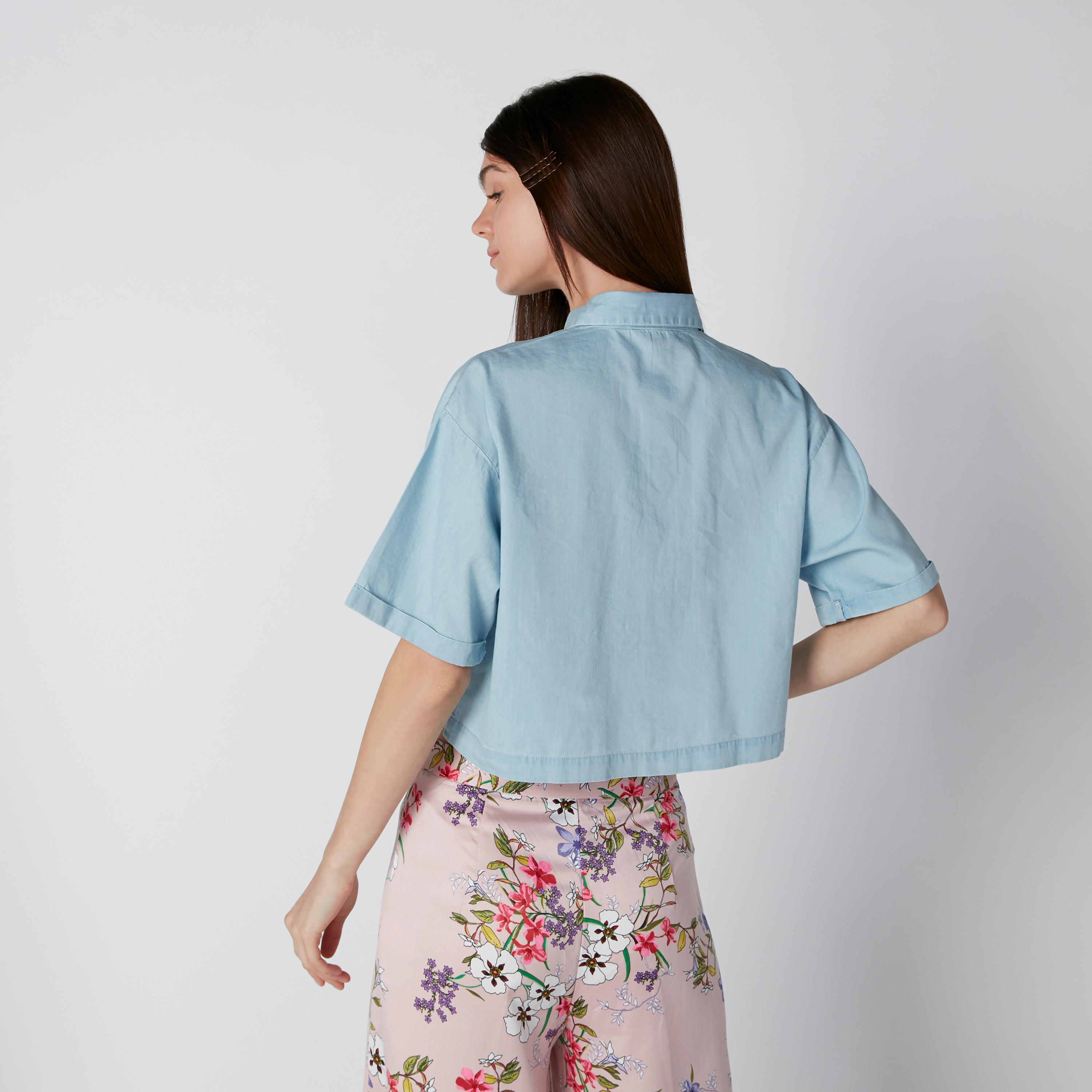قميص مستدام واسع بأكمام قصيرة وجيوب -women-clothing-shirtsandblouses-shirts-image-3