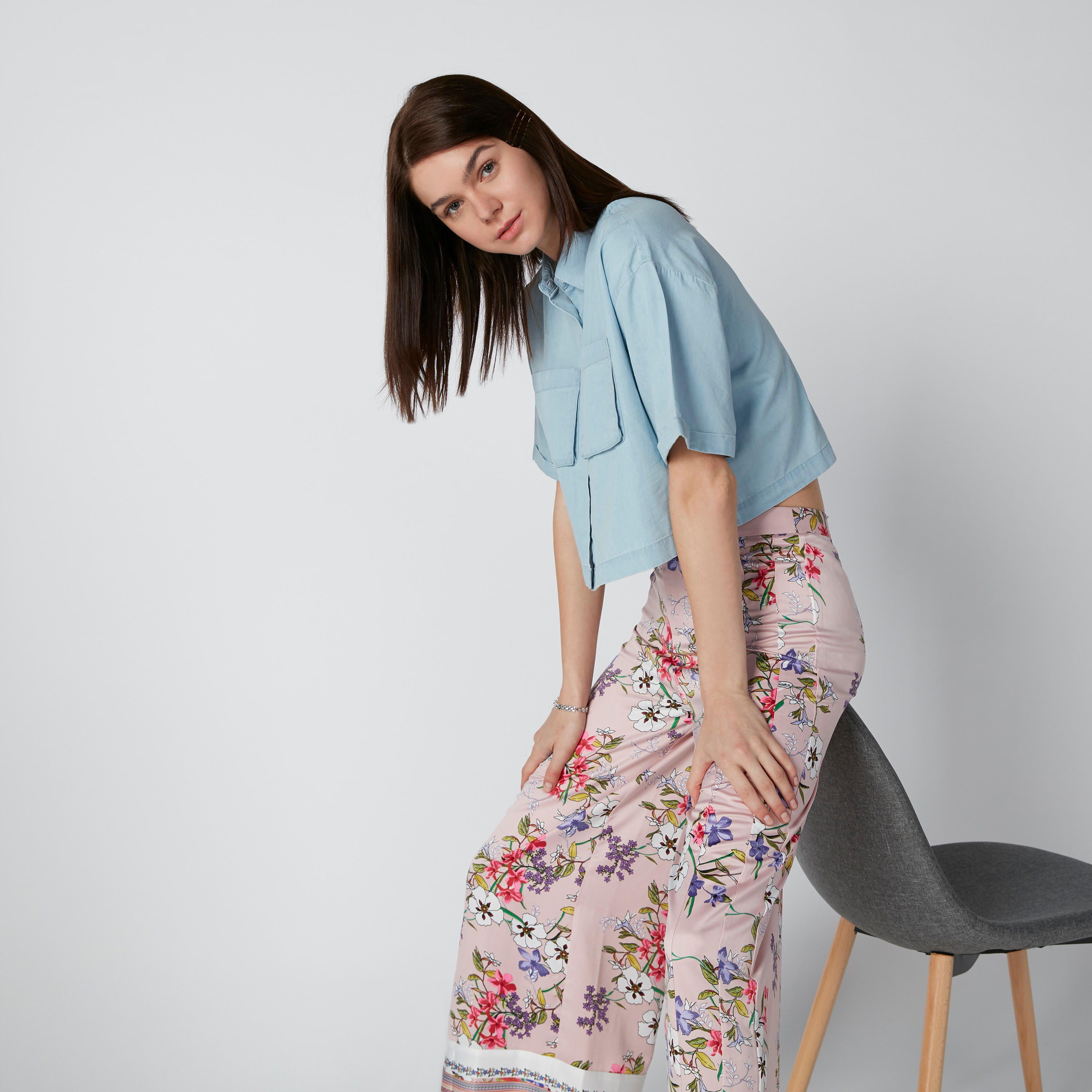 قميص مستدام واسع بأكمام قصيرة وجيوب -women-clothing-shirtsandblouses-shirts-image-4