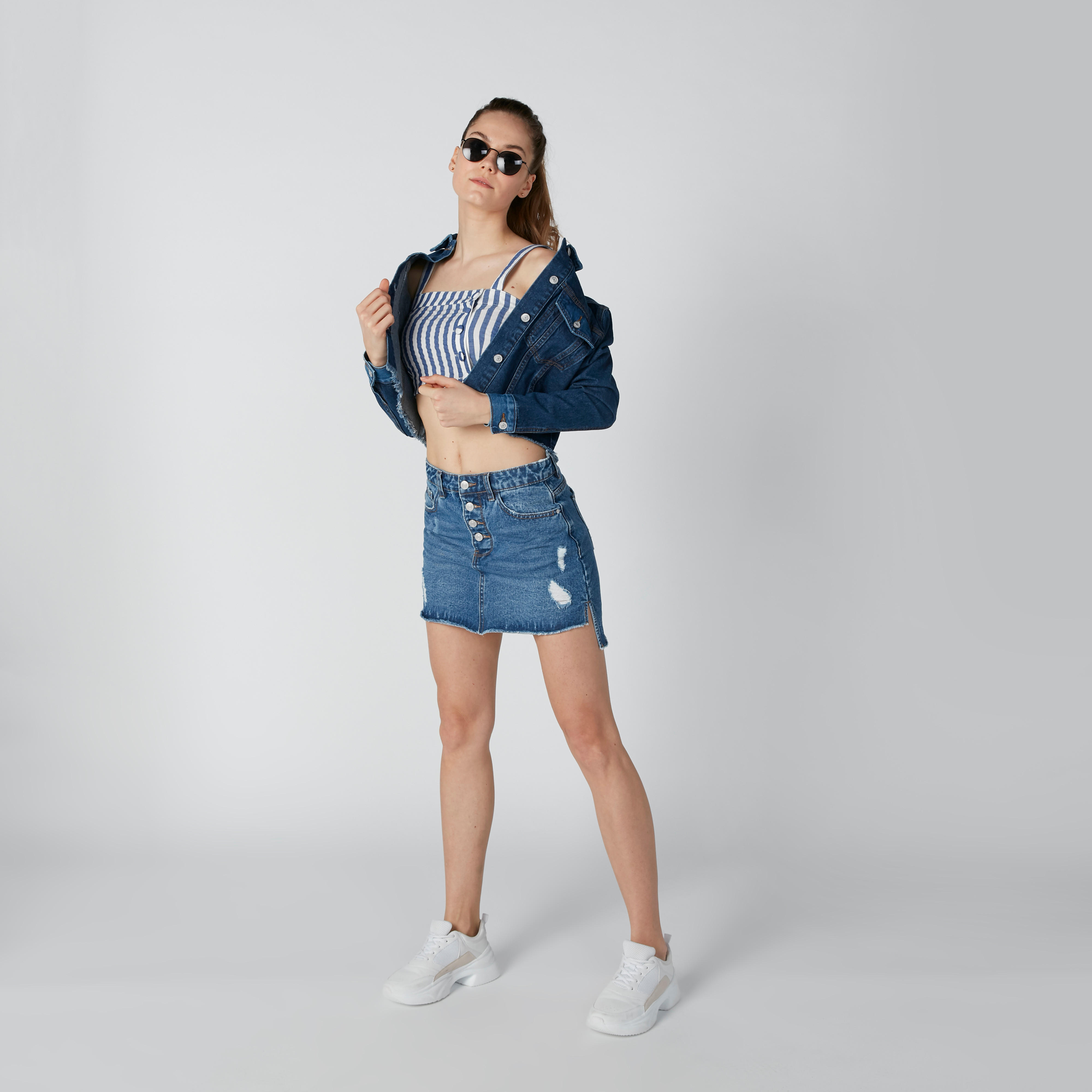 بلوزة مستدامة ومقلّمة بزر إغلاق وحمّالات-women-clothing-shirtsandblouses-blouses-image-5