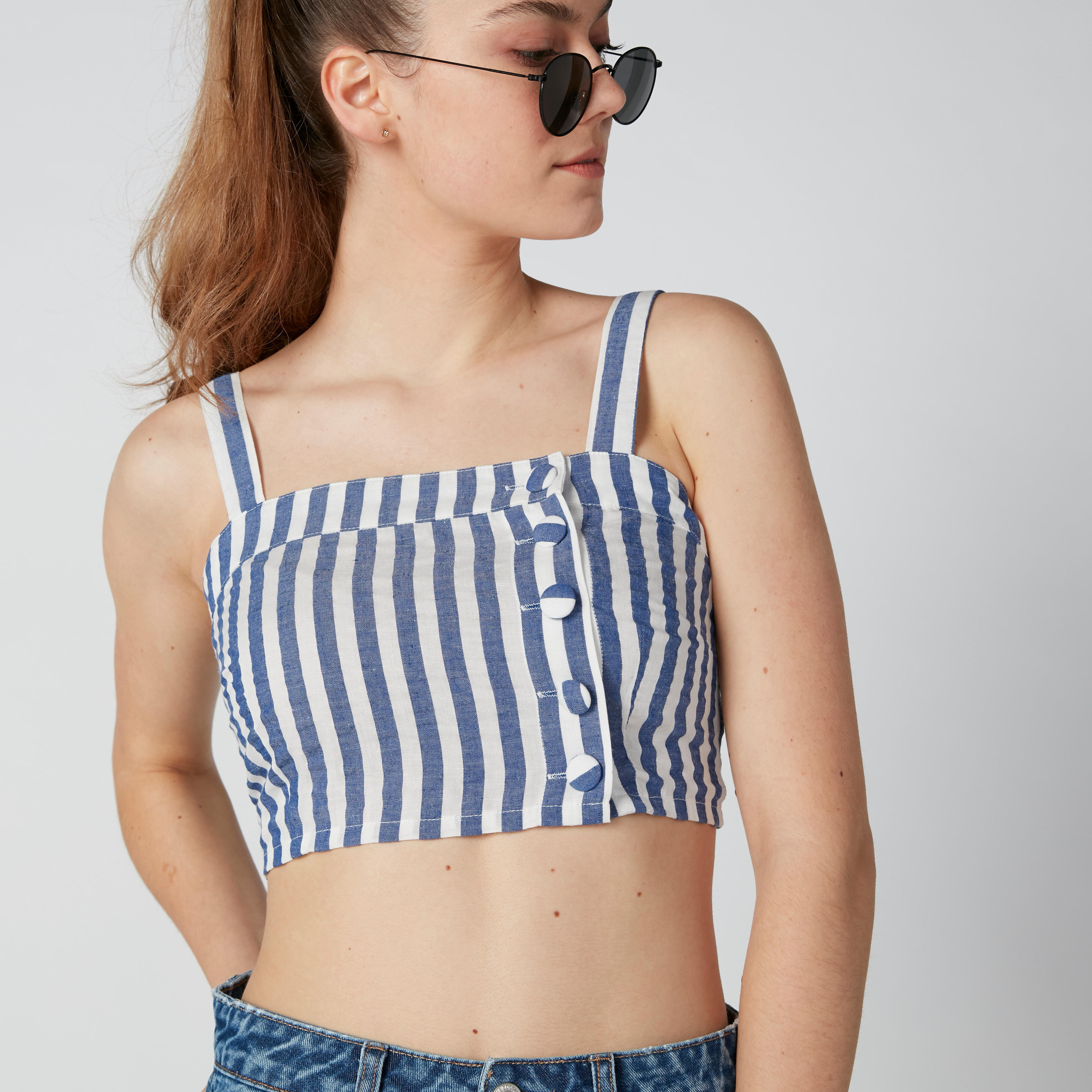 بلوزة مستدامة ومقلّمة بزر إغلاق وحمّالات-women-clothing-shirtsandblouses-blouses-image-4