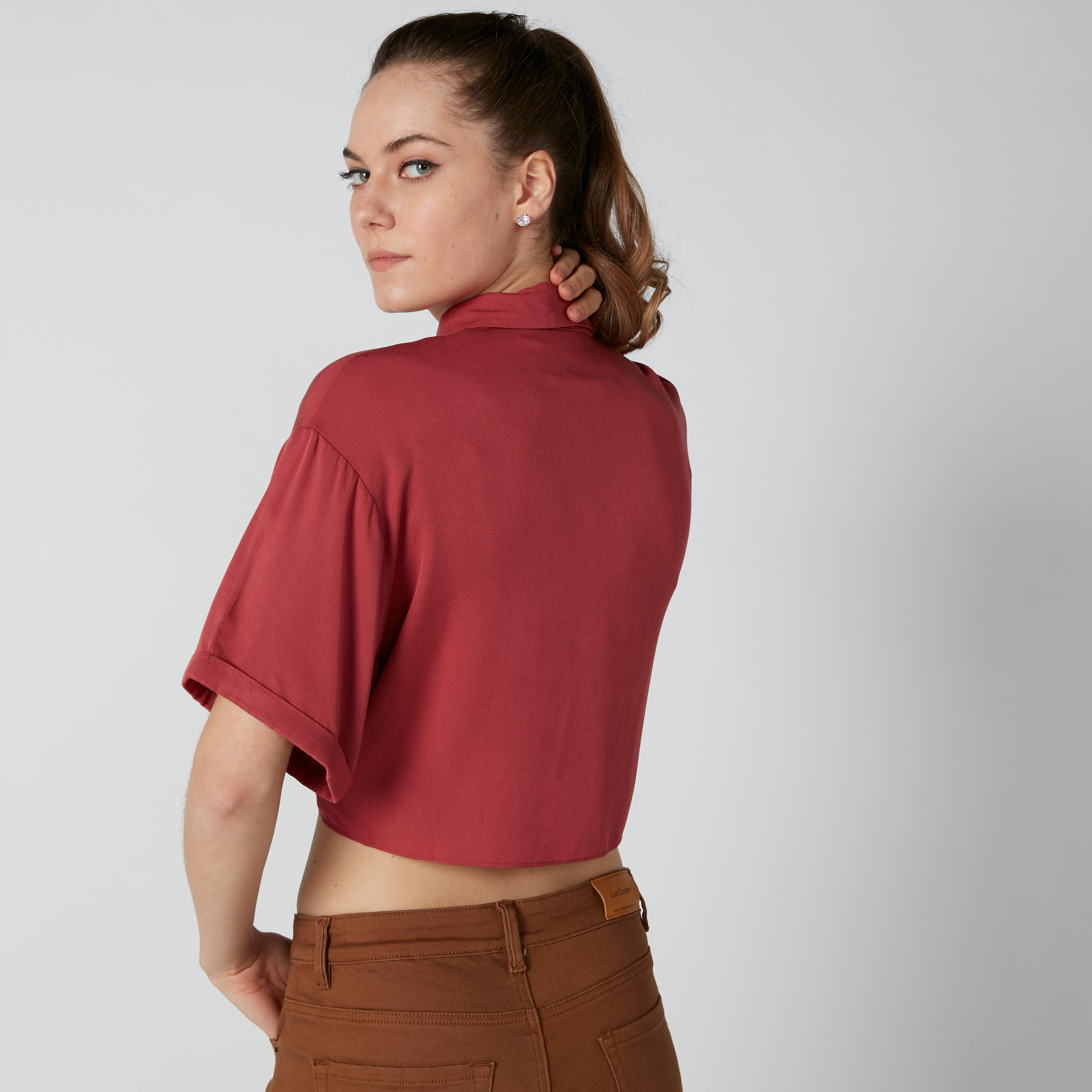 تيشيرت مستدام بأكمام قصيرة ورباط-women-clothing-shirtsandblouses-shirts-image-4