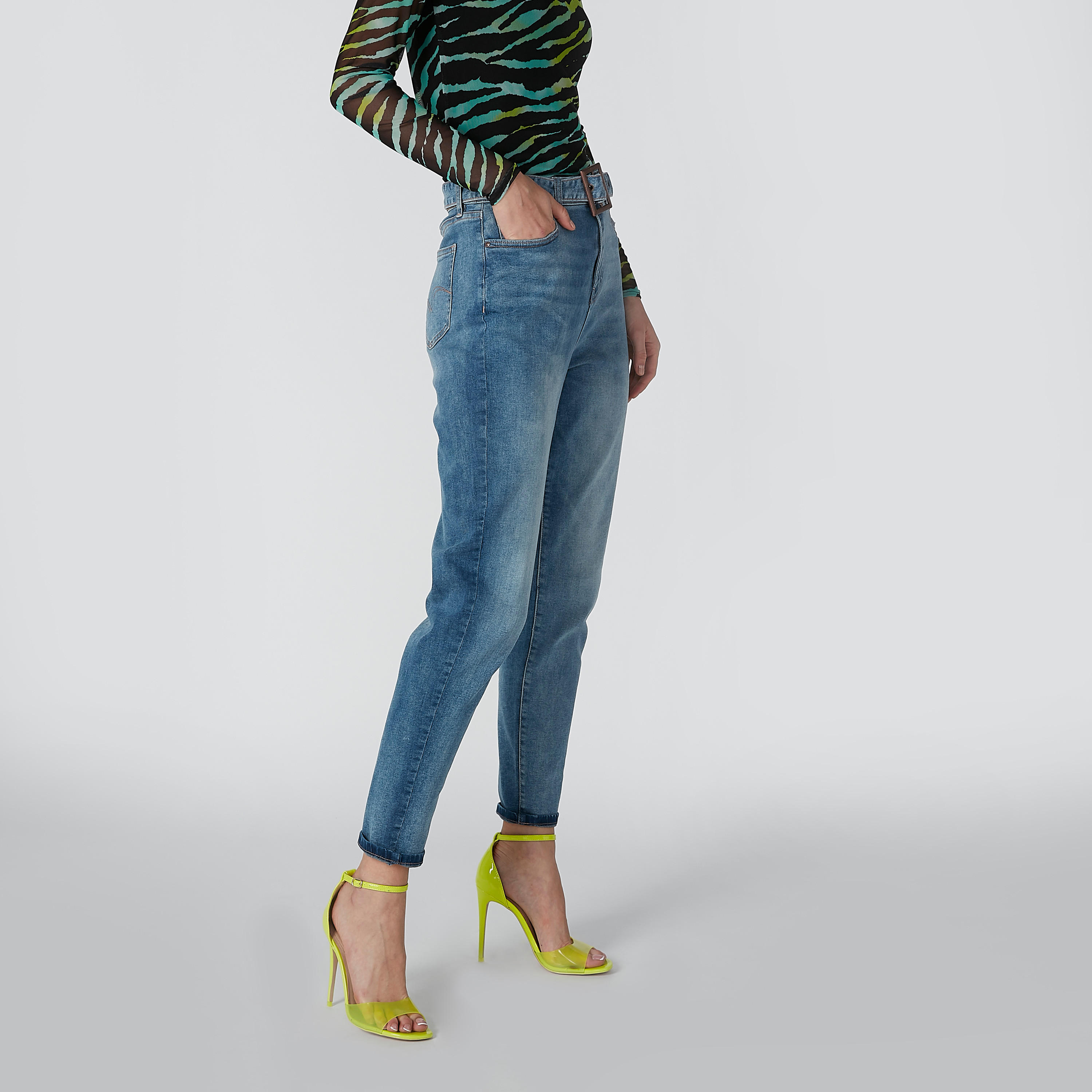 بنطال جينز طويل بجيوب وحزام من لي كوبر-women-clothing-bottoms-jeans-image-4