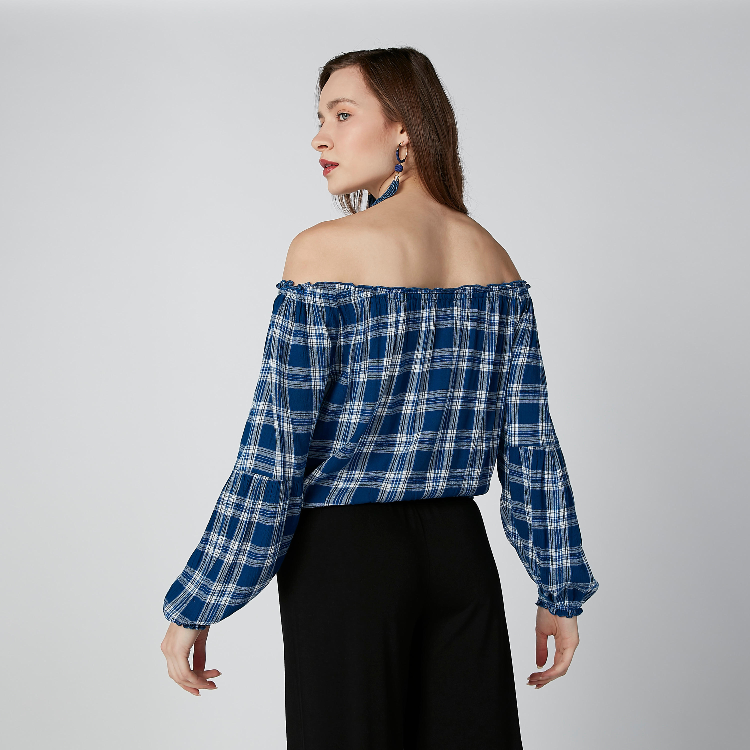 بلوزة كاروهات مكشوفة الأكتاف بأكمام طويلة من لي كوبر-women-clothing-shirtsandblouses-blouses-image-2