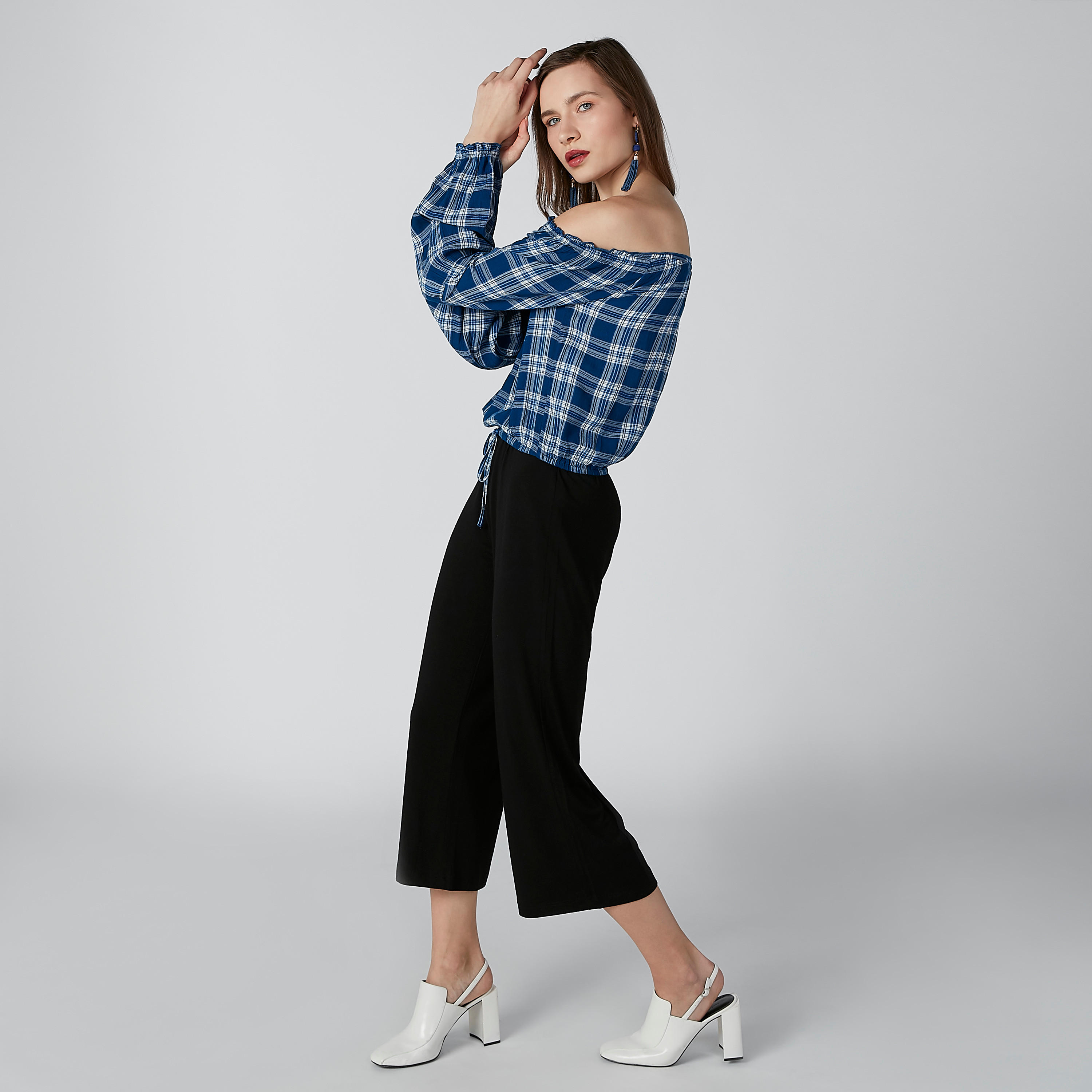 بلوزة كاروهات مكشوفة الأكتاف بأكمام طويلة من لي كوبر-women-clothing-shirtsandblouses-blouses-image-3