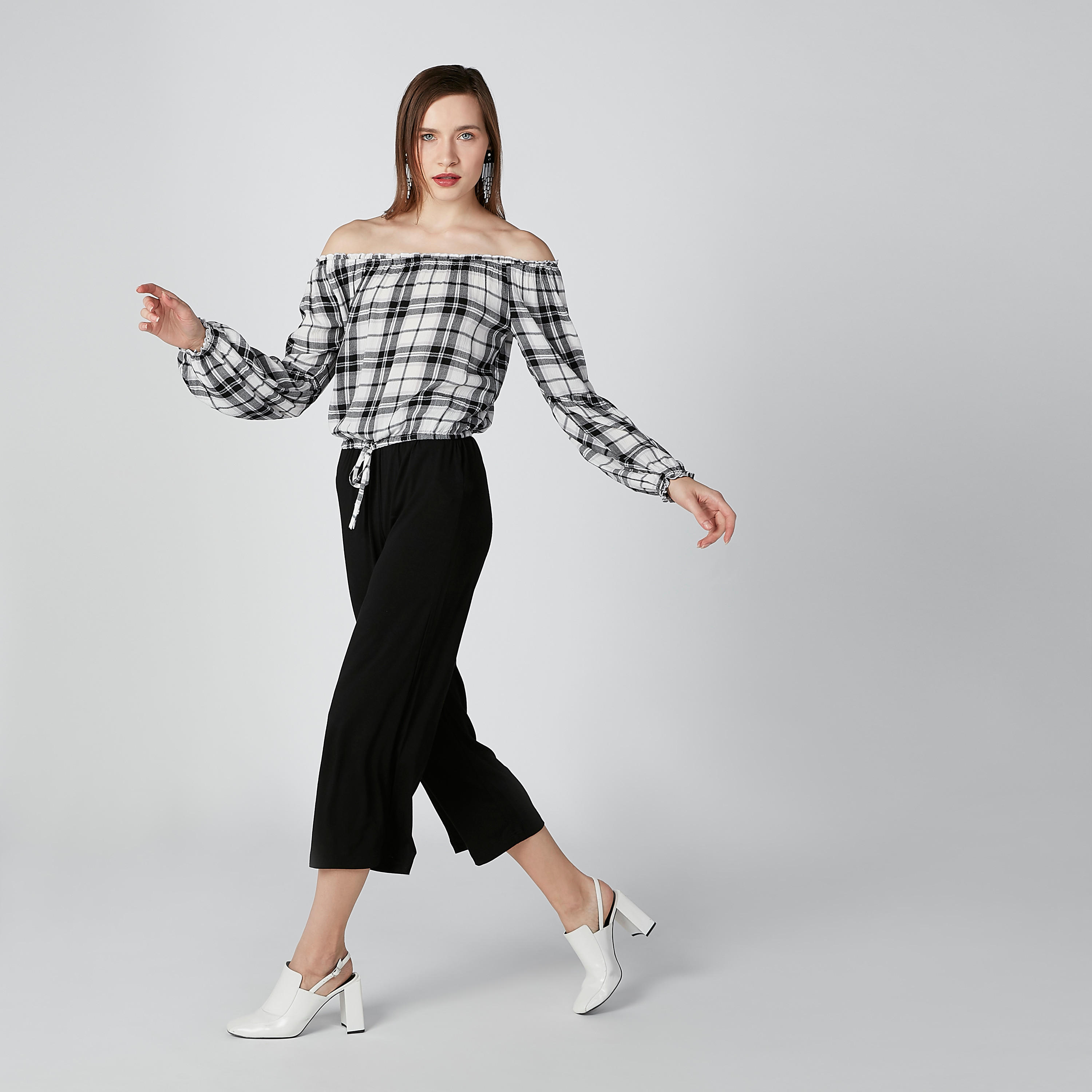 بلوزة كاروهات بأكتاف مكشوفة وأربطة من لي كوبر-women-clothing-shirtsandblouses-blouses-image-1