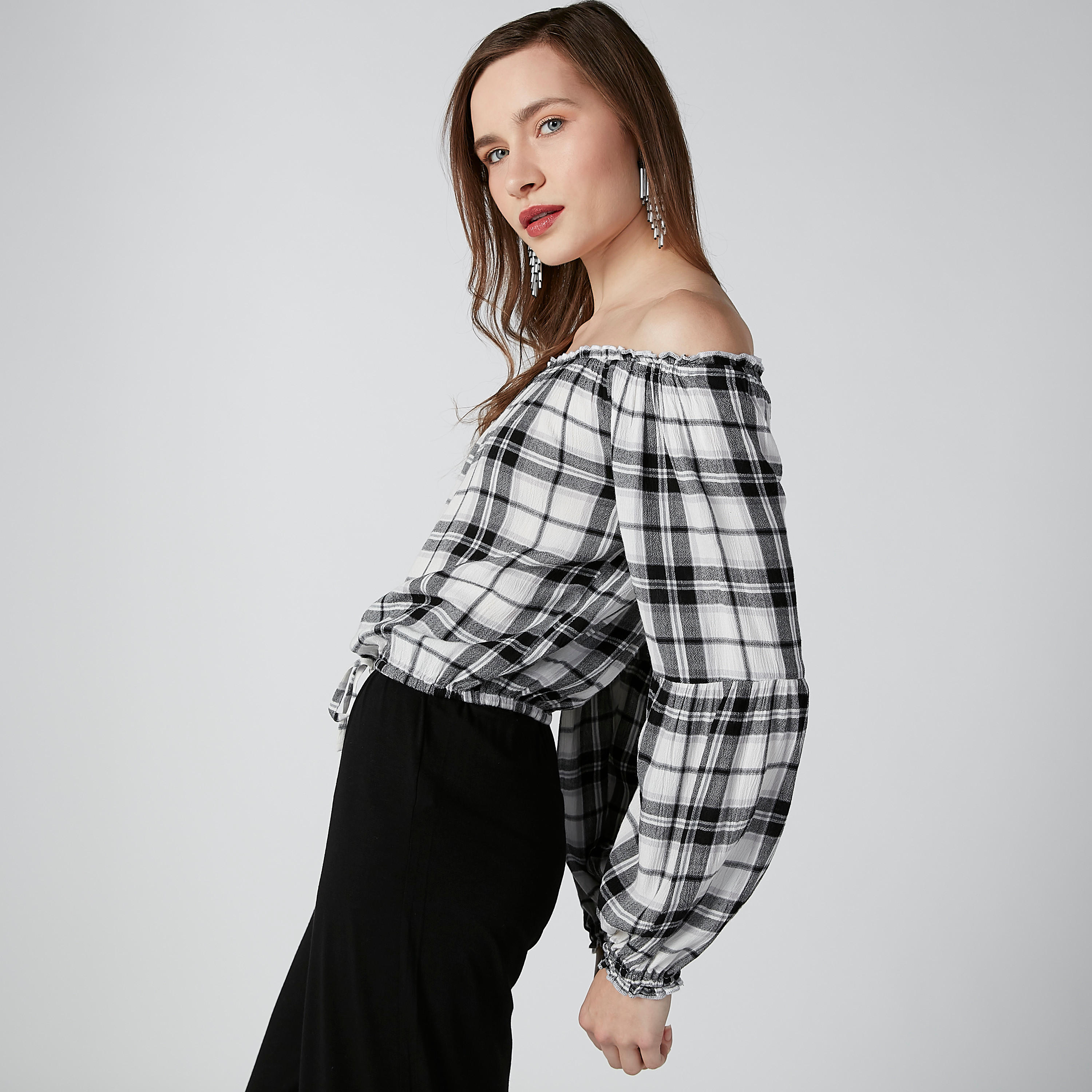 بلوزة كاروهات بأكتاف مكشوفة وأربطة من لي كوبر-women-clothing-shirtsandblouses-blouses-image-3