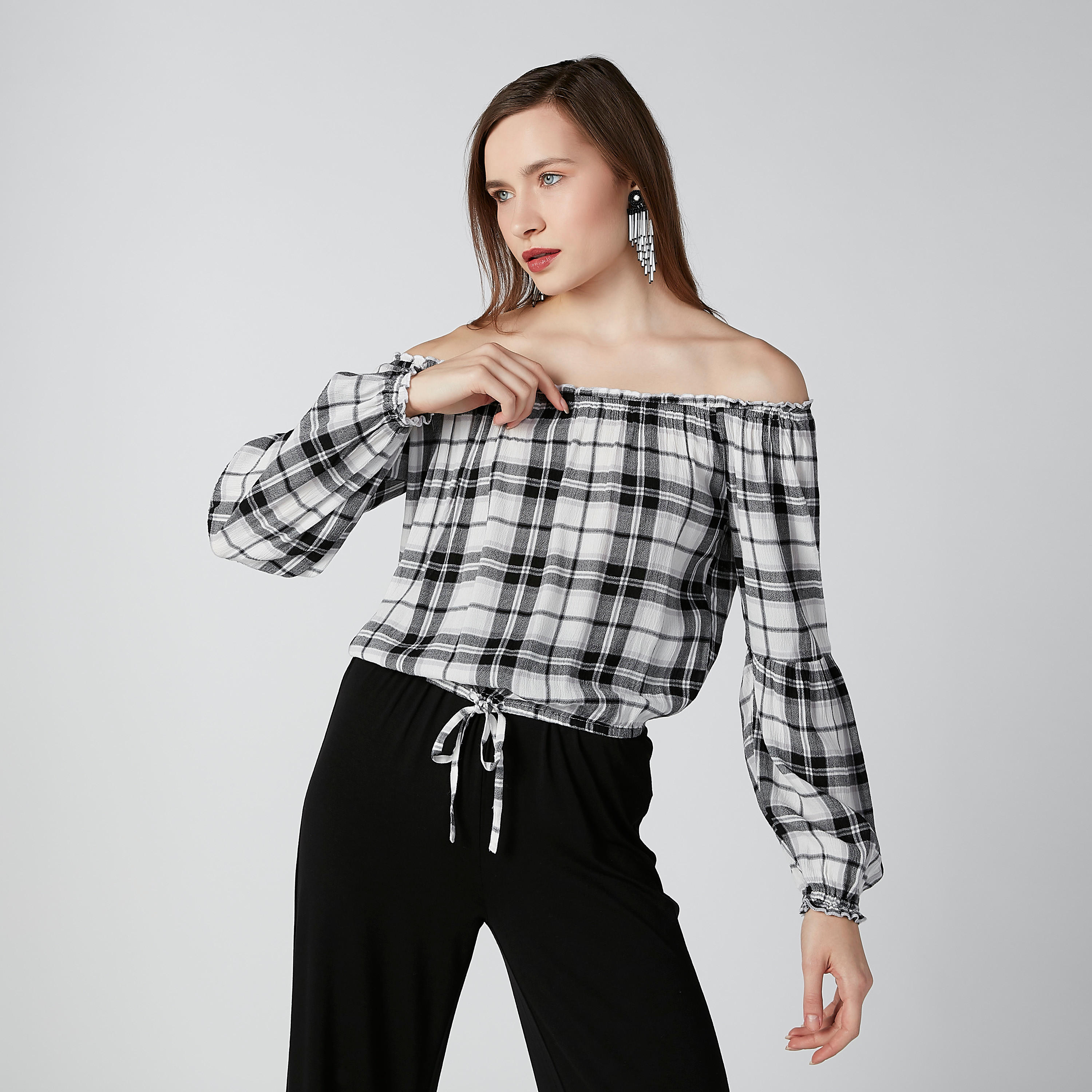 بلوزة كاروهات بأكتاف مكشوفة وأربطة من لي كوبر-women-clothing-shirtsandblouses-blouses-image-4