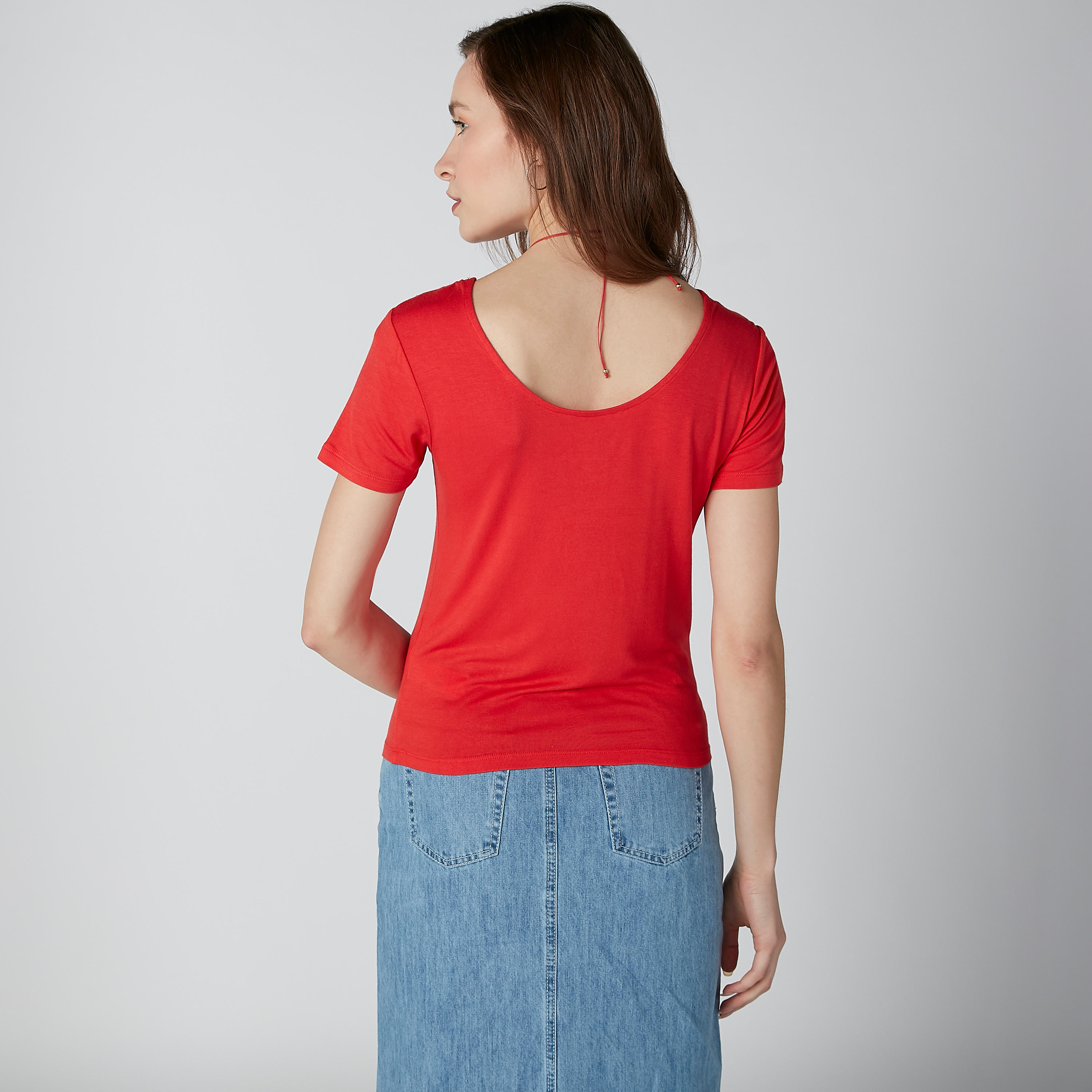 بلوزة مستدامة مطرّزة بأكمام قصيرة وتفاصيل دانتيل-women-clothing-tshirts-image-2