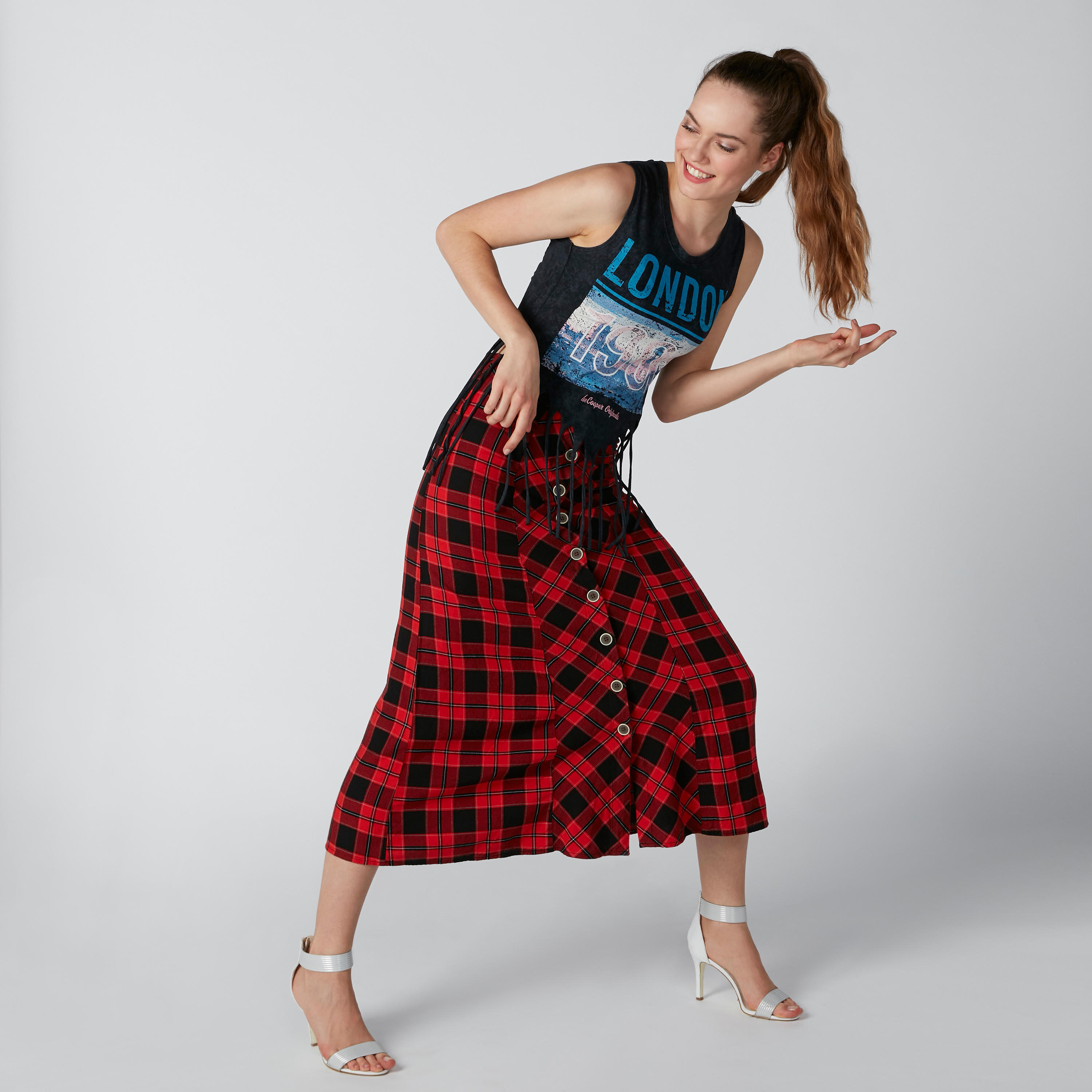 تيشيرت دون أكمام بطبعات وياقة عميقة وشراشيب من لي كوبر-women-clothing-tshirts-image-1