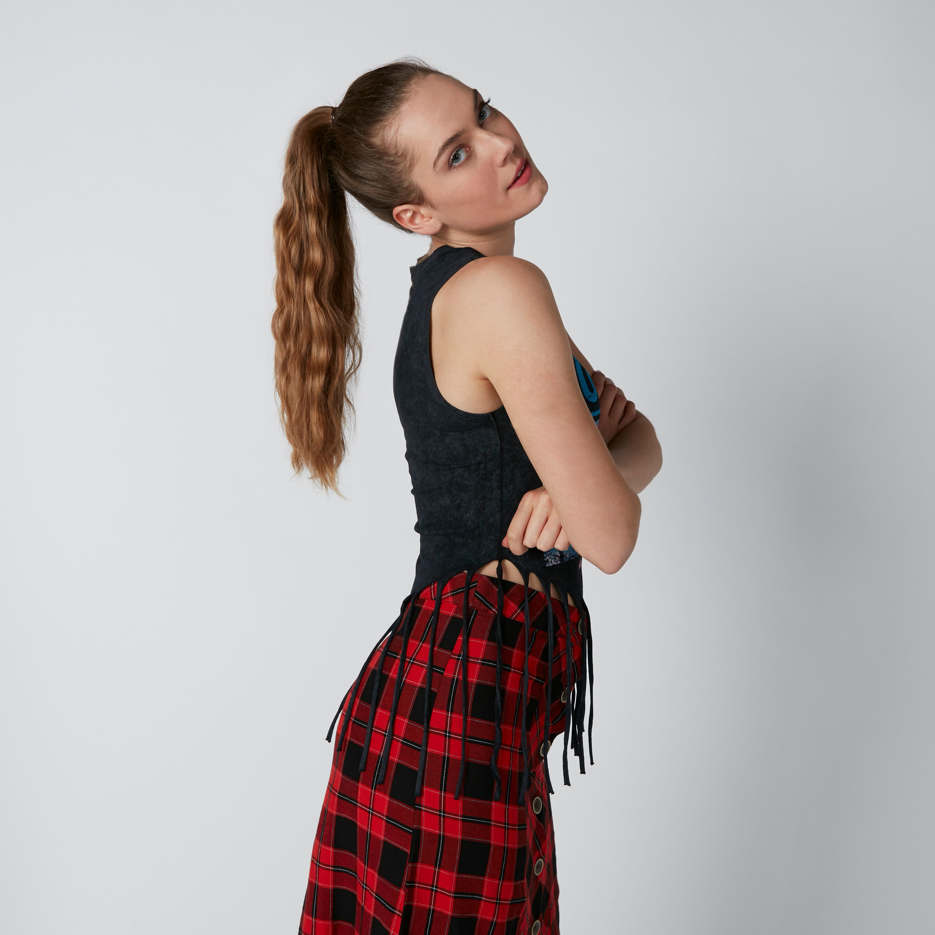 تيشيرت دون أكمام بطبعات وياقة عميقة وشراشيب من لي كوبر-women-clothing-tshirts-image-4