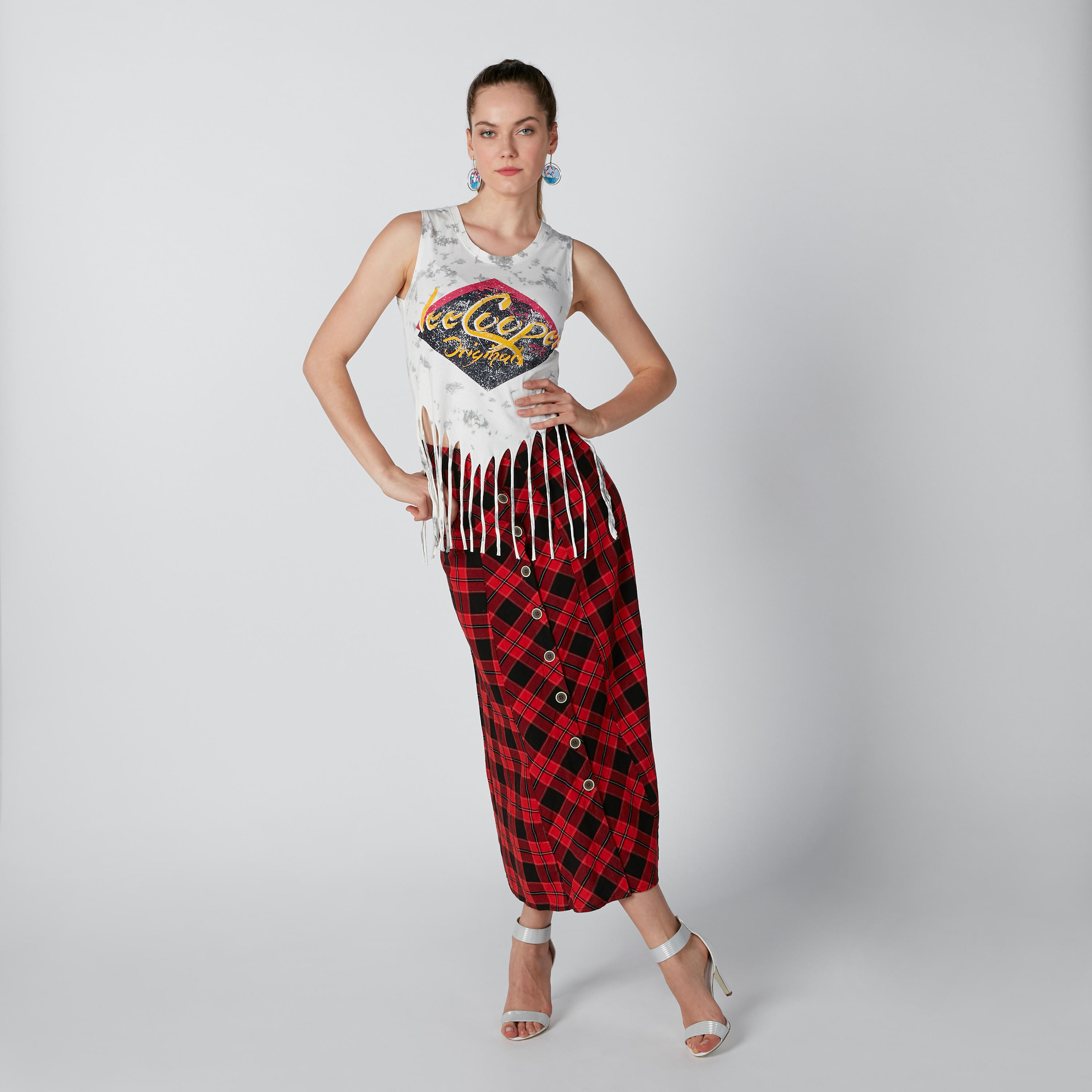 بلوزة دون أكمام بياقة عميقة وشراشيب من لي كوبر-women-clothing-tshirts-image-3