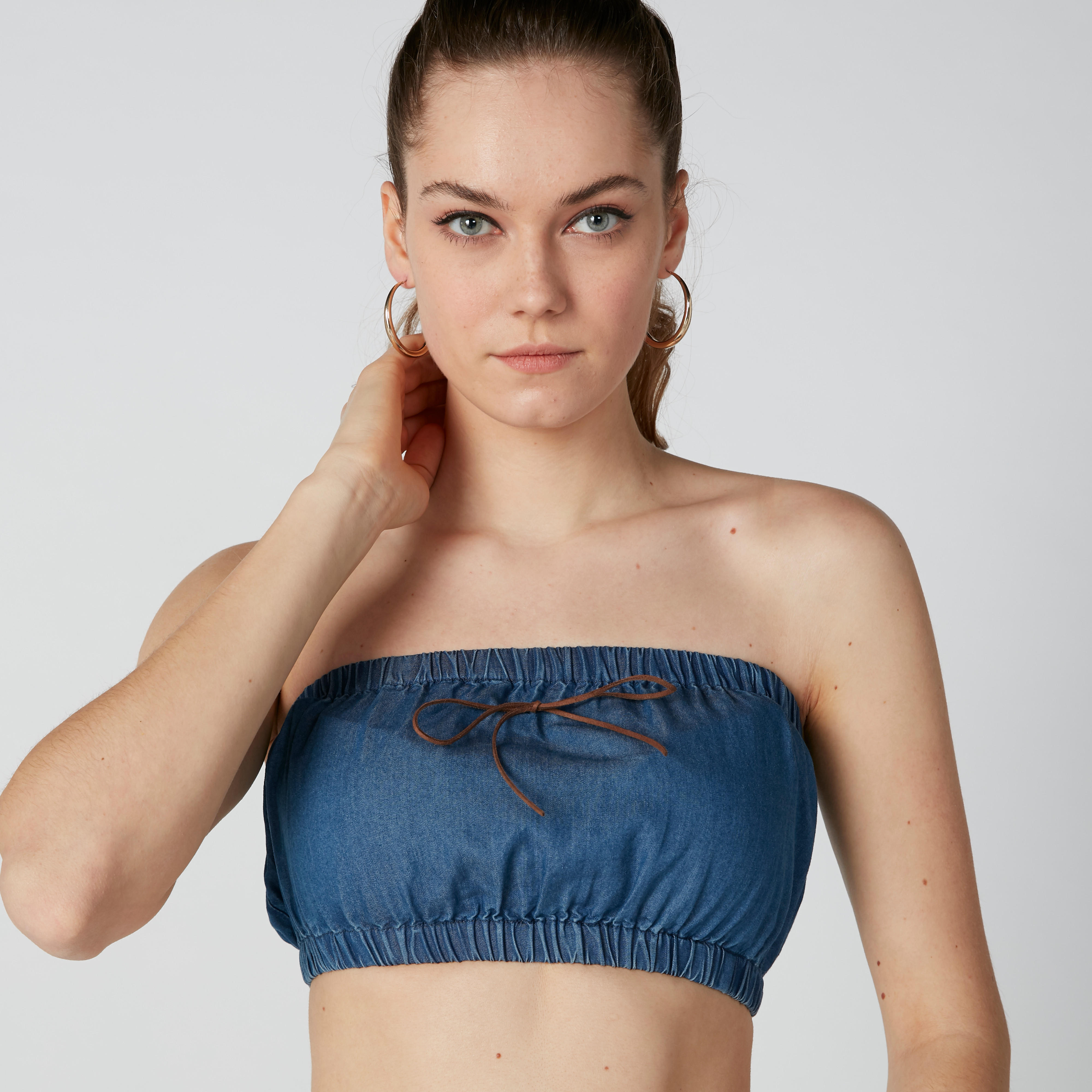 بلوزة ضيّقة دون حمالات بفيونكة من خامات مستدامة-women-clothing-shirtsandblouses-blouses-image-1