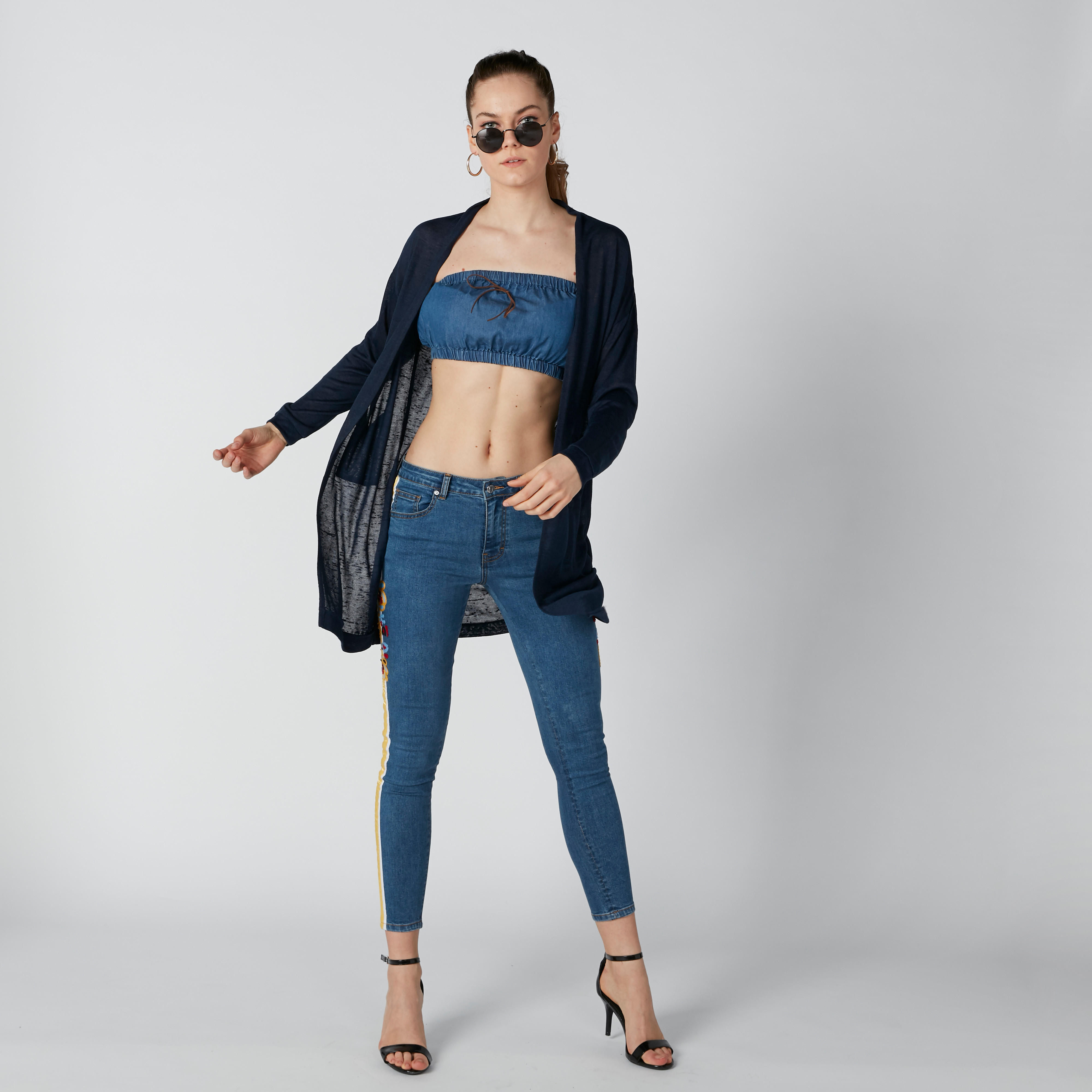 بلوزة ضيّقة دون حمالات بفيونكة من خامات مستدامة-women-clothing-shirtsandblouses-blouses-image-2