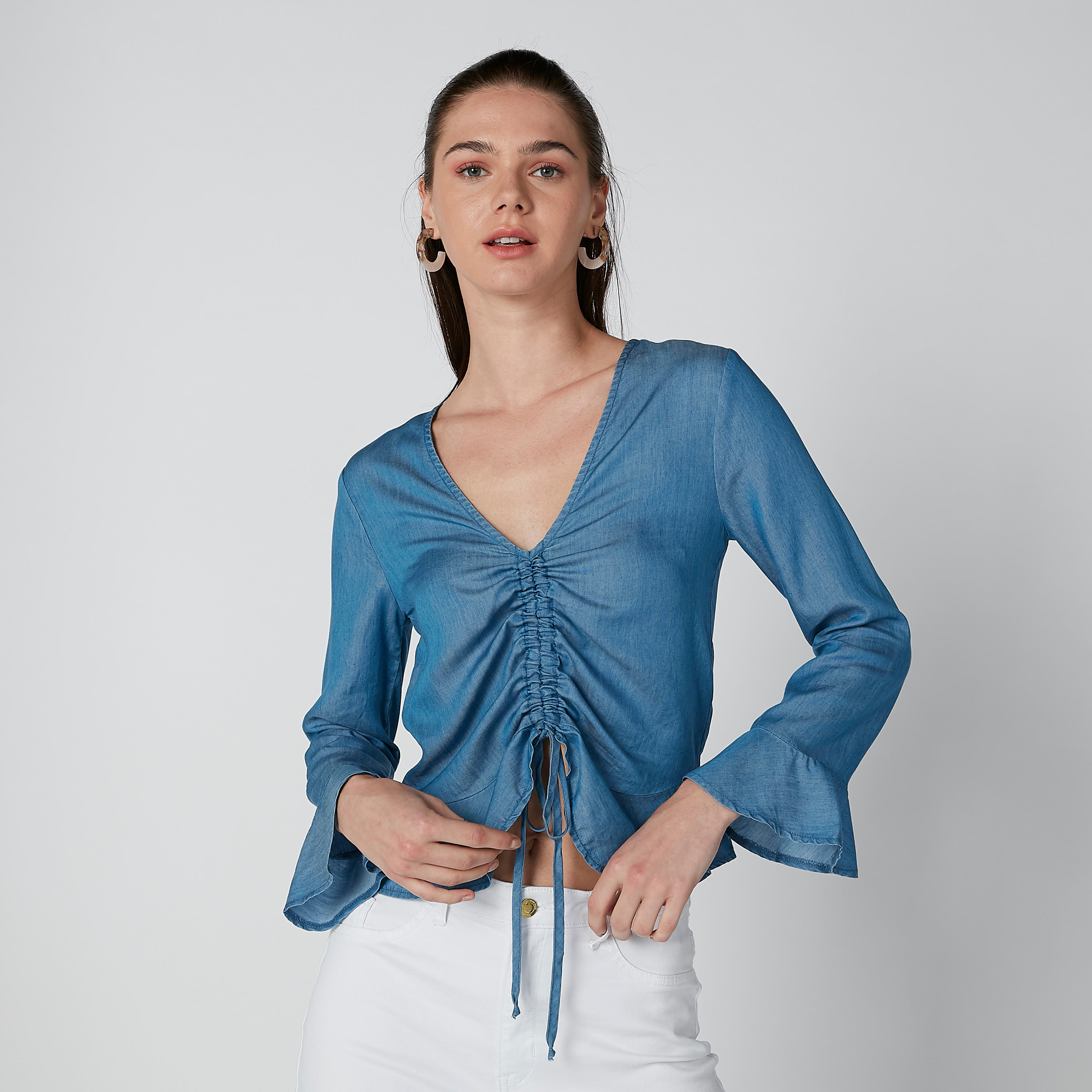 بلوزة سادة بياقة V وأربطة من لي كوبر-women-clothing-shirtsandblouses-blouses-image-1