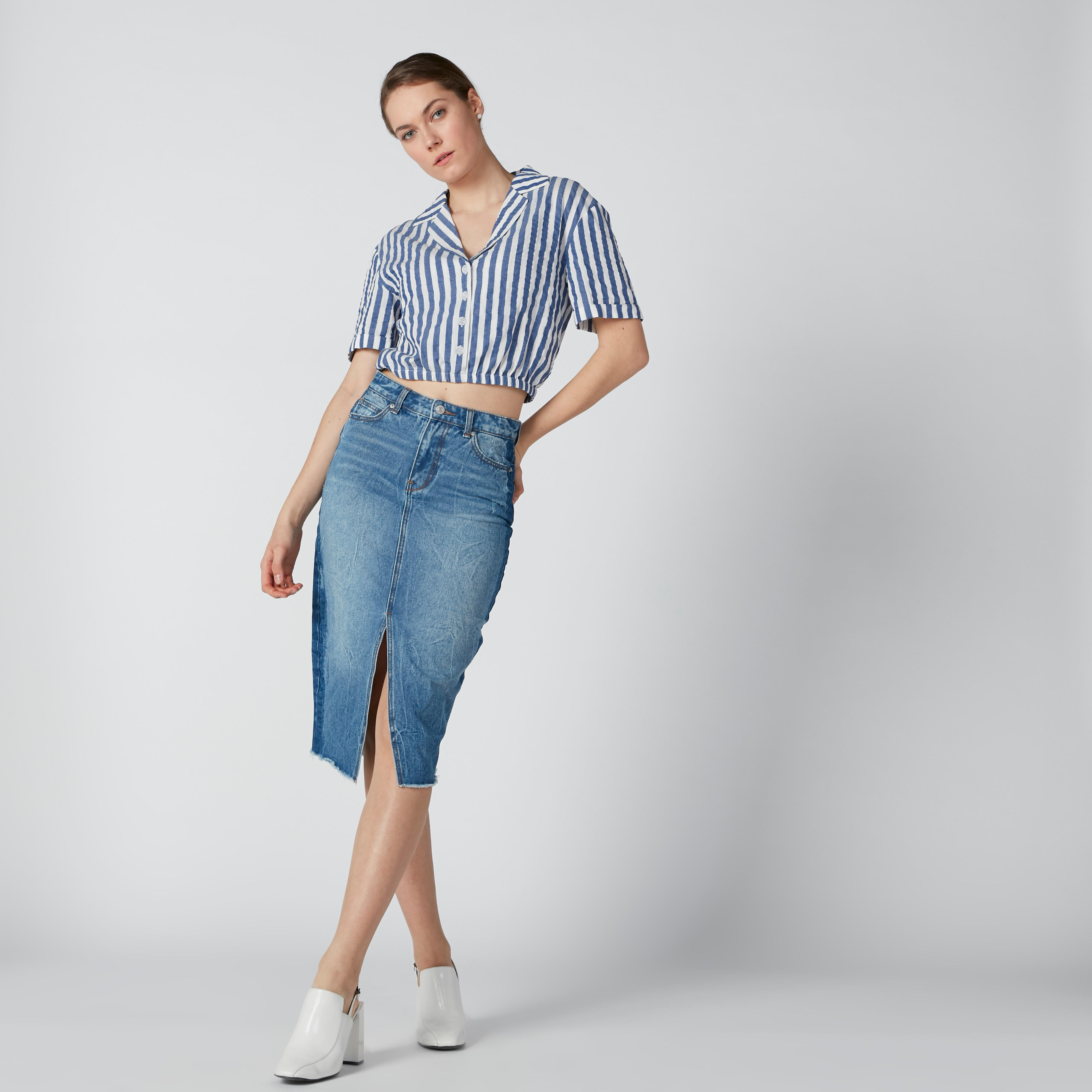 بلوزة مستدامة قصيرة بتقليمات وأزرار-women-clothing-shirtsandblouses-blouses-image-2