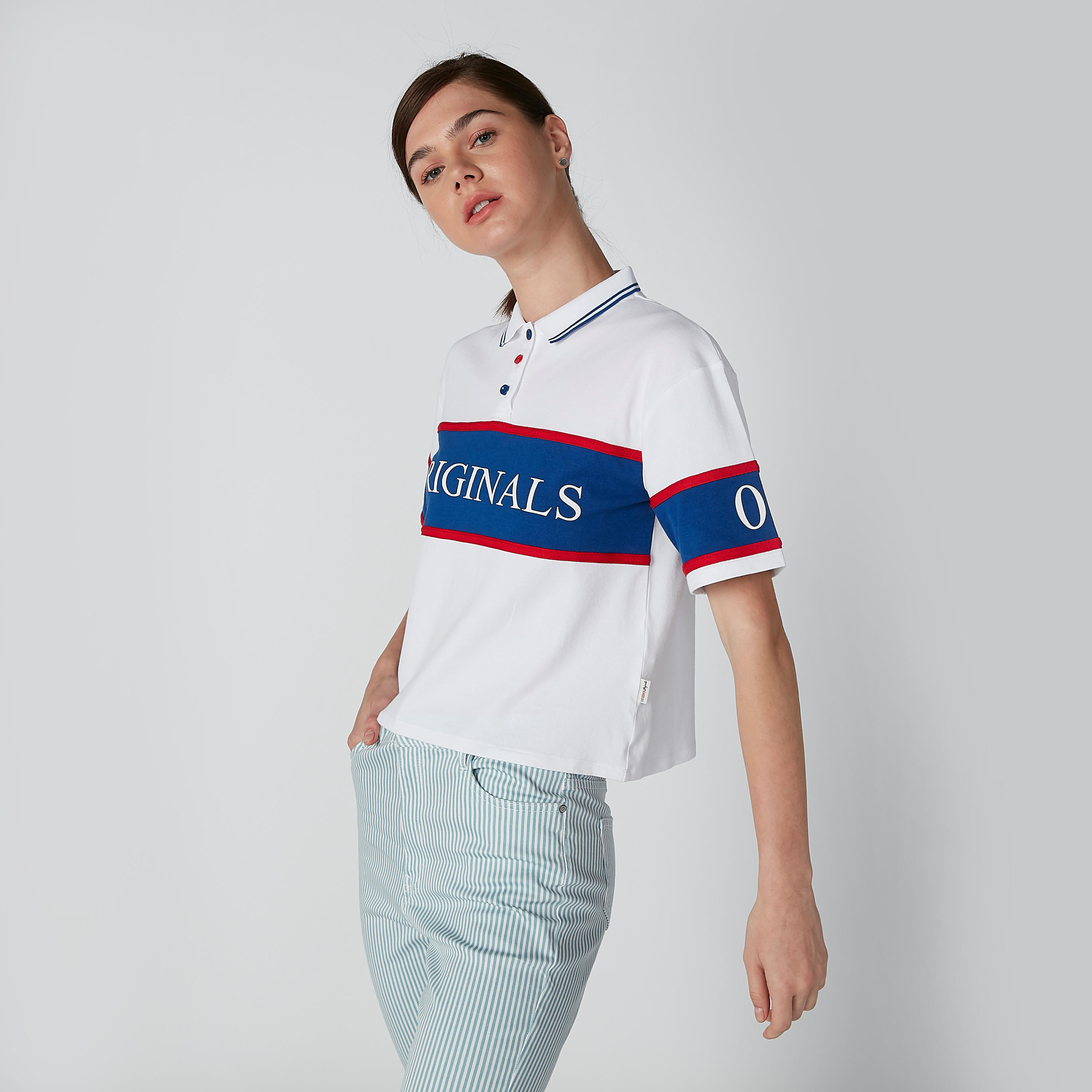 تيشيرت بأكمام قصيرة وياقة بولو وطبعات من لي كوبر-women-clothing-tshirts-image-3