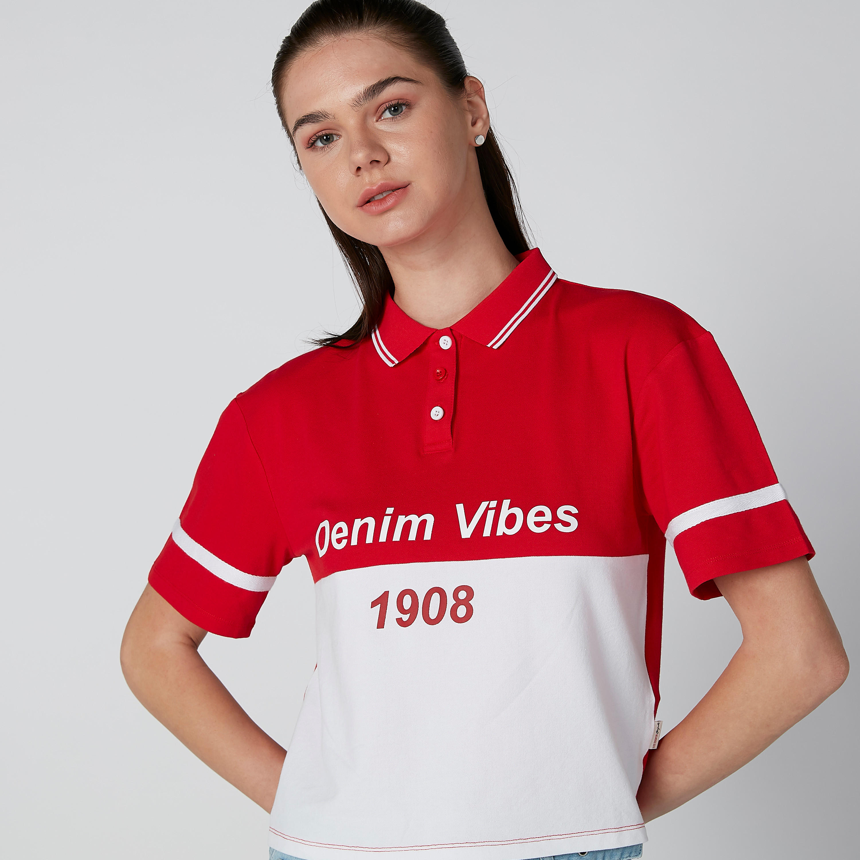تيشيرت بأكمام قصيرة وياقة بولو وطبعات من لي كوبر-women-clothing-tshirts-image-4