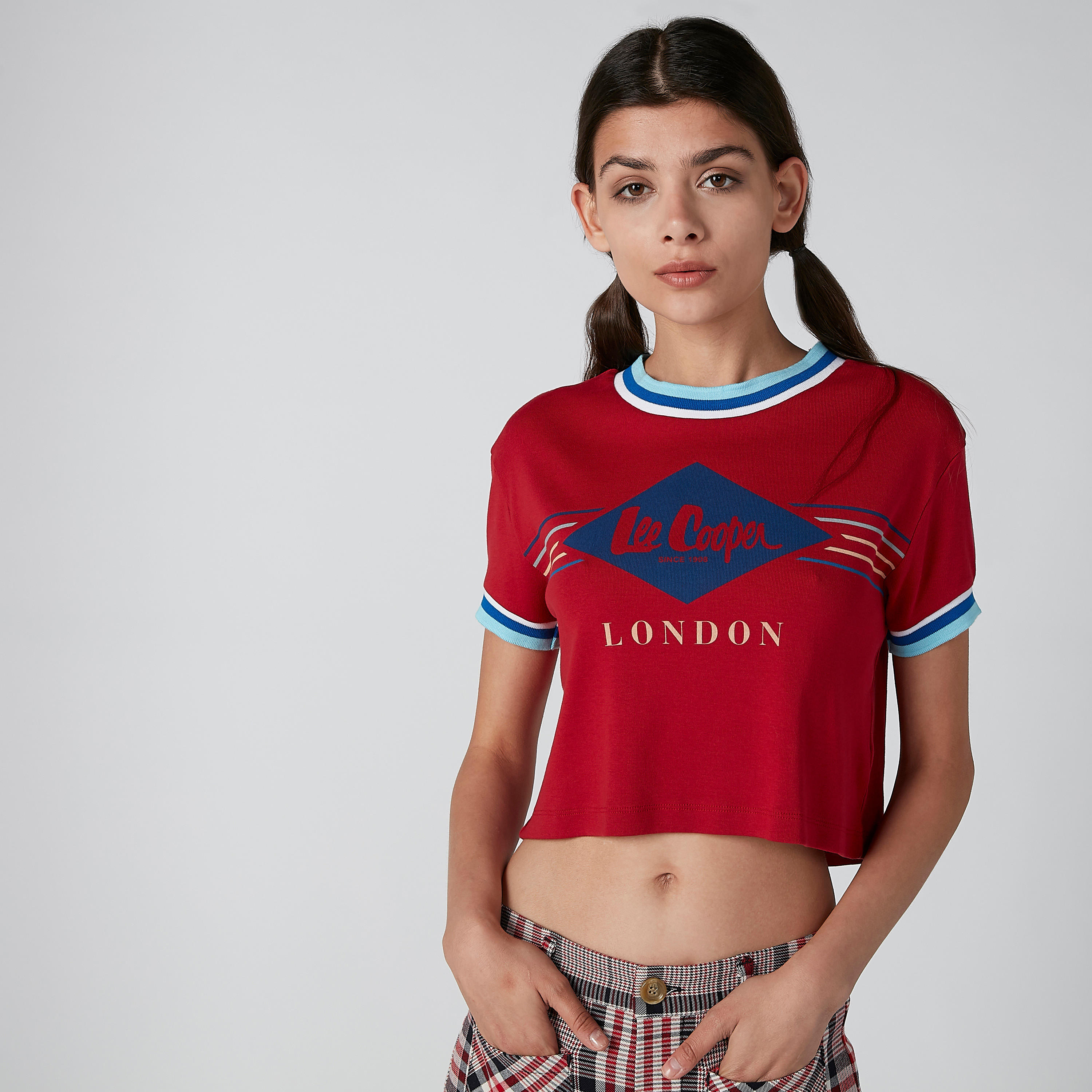 بلوزة قصيرة بياقة مستديرة وطبعات من لي كوبر-women-clothing-tshirts-image-4