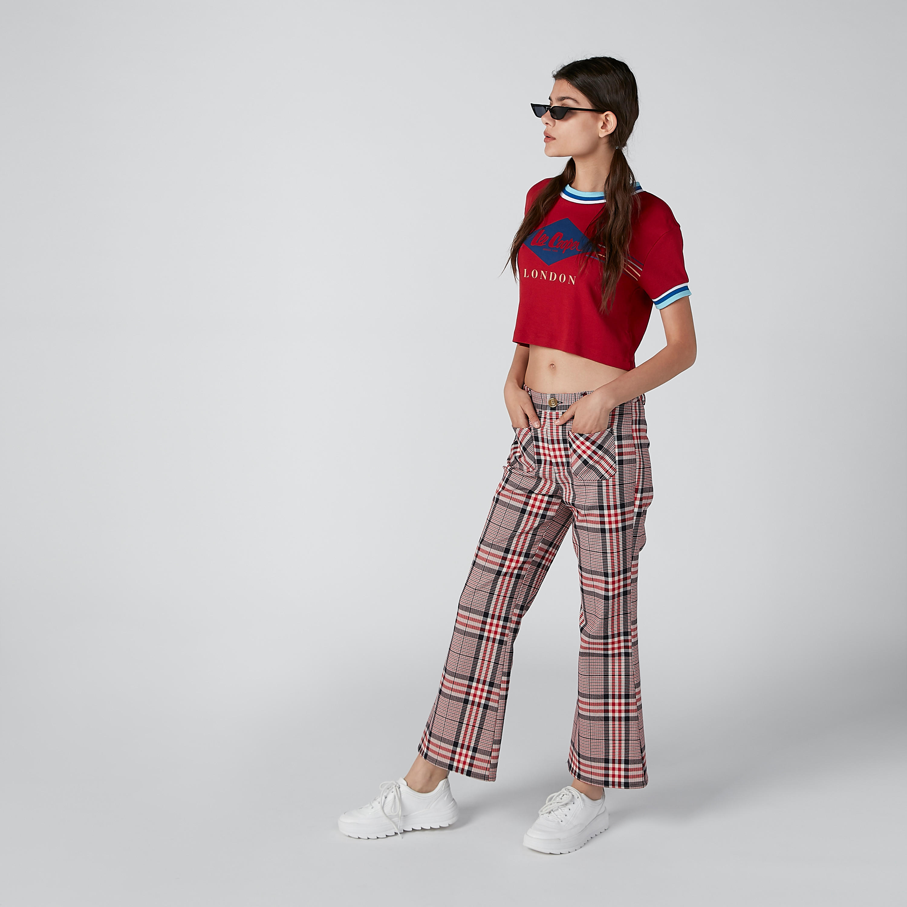 بلوزة قصيرة بياقة مستديرة وطبعات من لي كوبر-women-clothing-tshirts-image-2