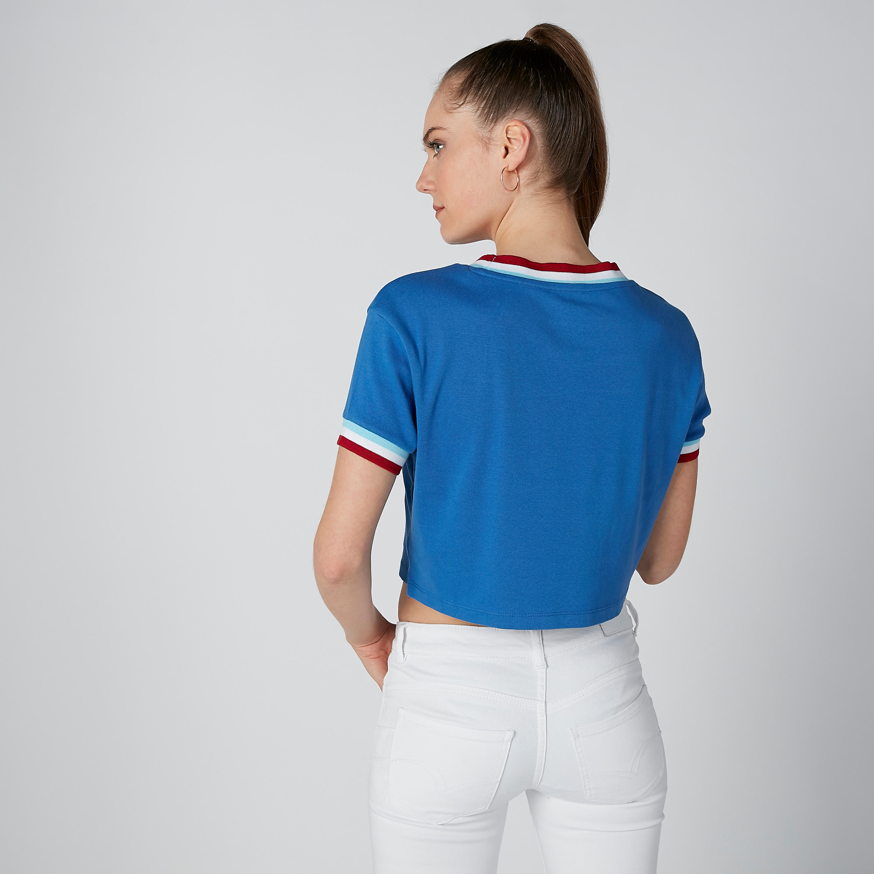 بلوزة قصيرة بياقة مستديرة وطبعات من لي كوبر-women-clothing-tshirts-image-3