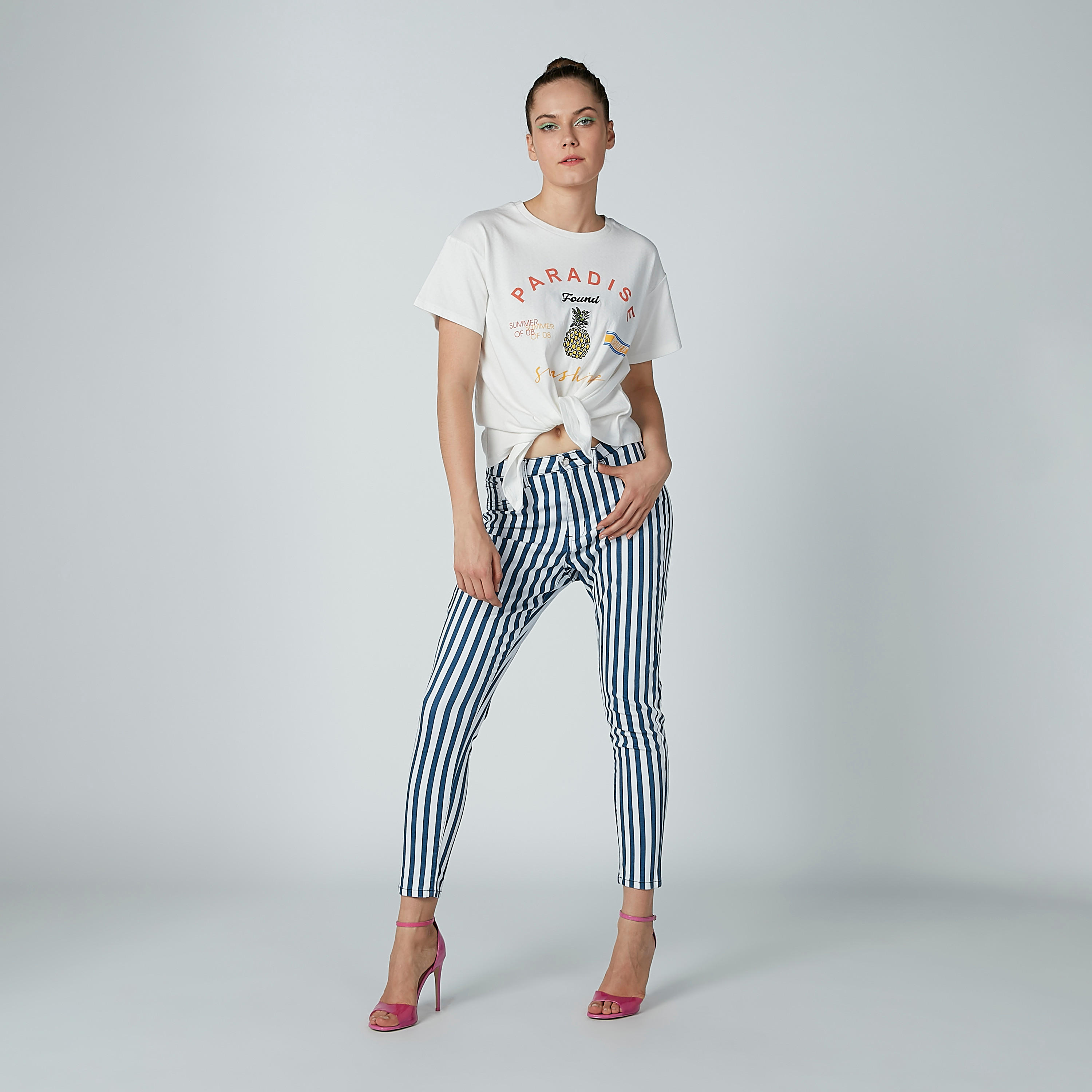 تيشيرت بياقة مستديرة وأكمام قصيرة وطبعات من لي كوبر-women-clothing-tshirts-image-2