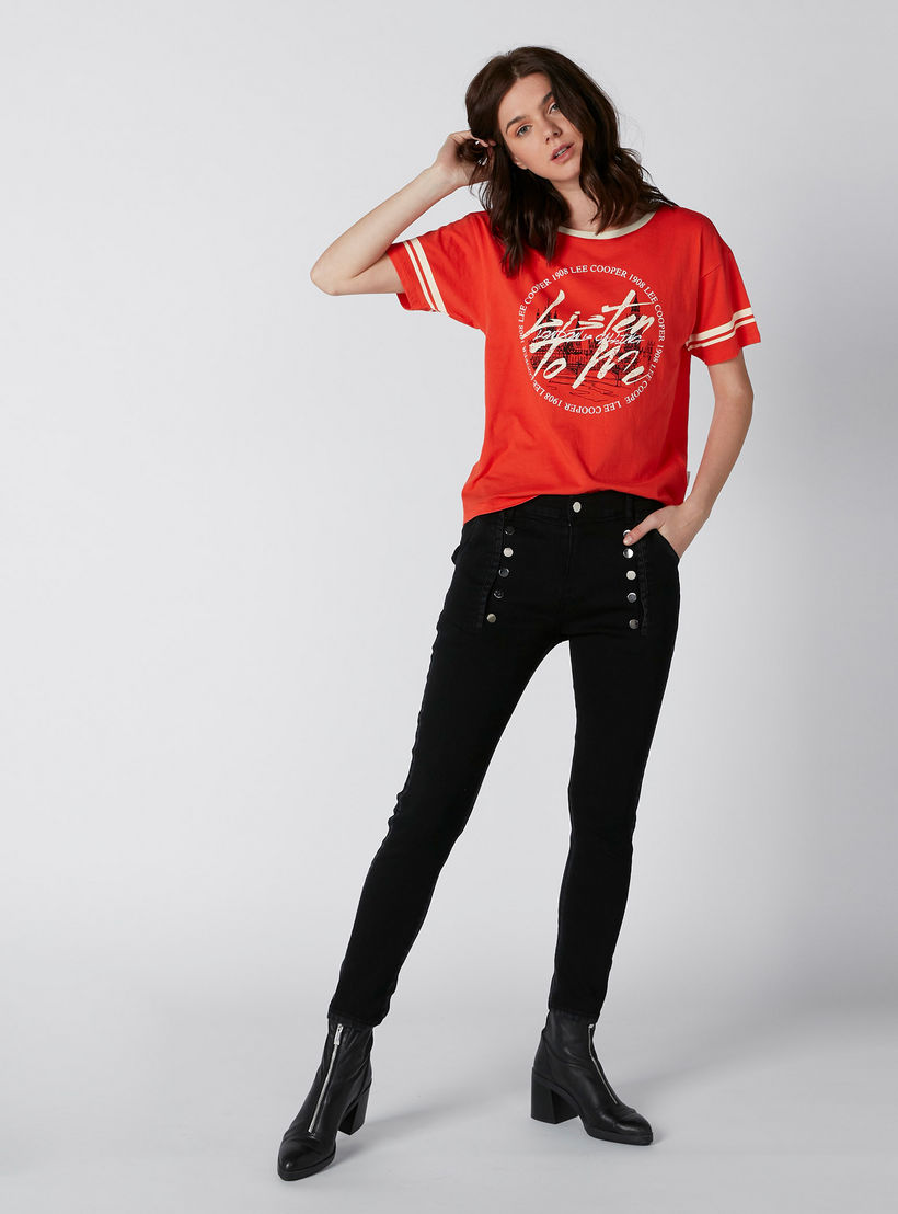 تيشيرت مستدام بياقة مستديرة وطبعات-women-clothing-tshirts-image-4