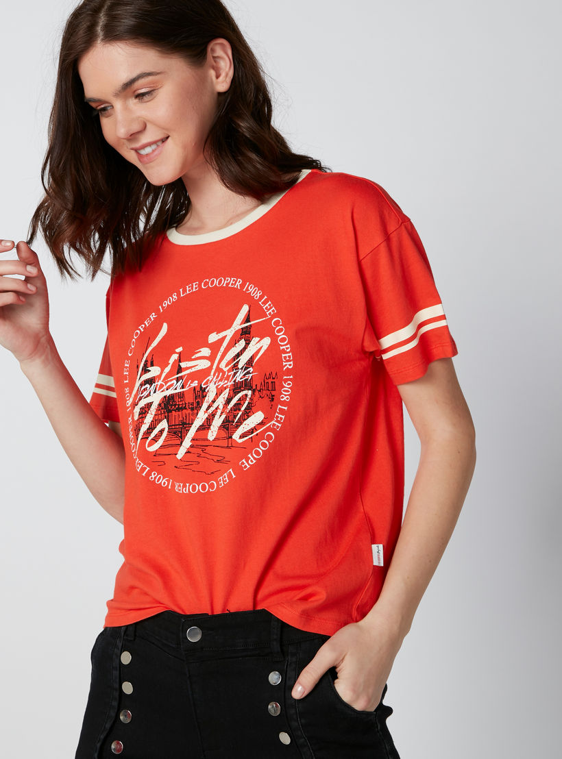 تيشيرت مستدام بياقة مستديرة وطبعات-women-clothing-tshirts-image-3