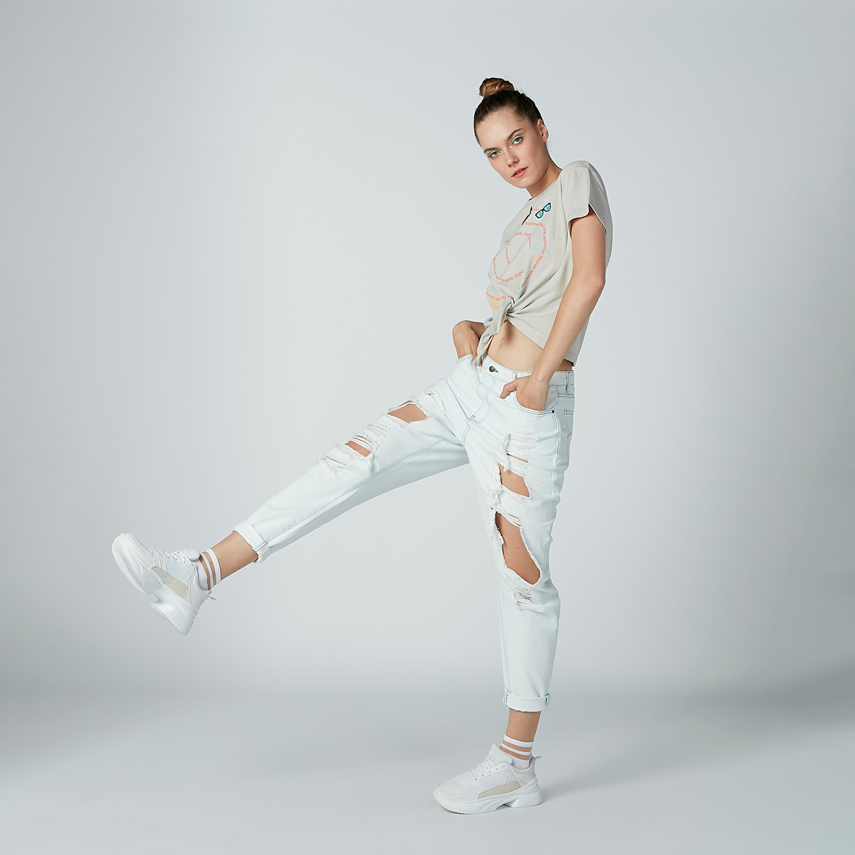 تيشيرت بياقة مستديرة وأكمام قصيرة وطبعات من لي كوبر-women-clothing-tshirts-image-2